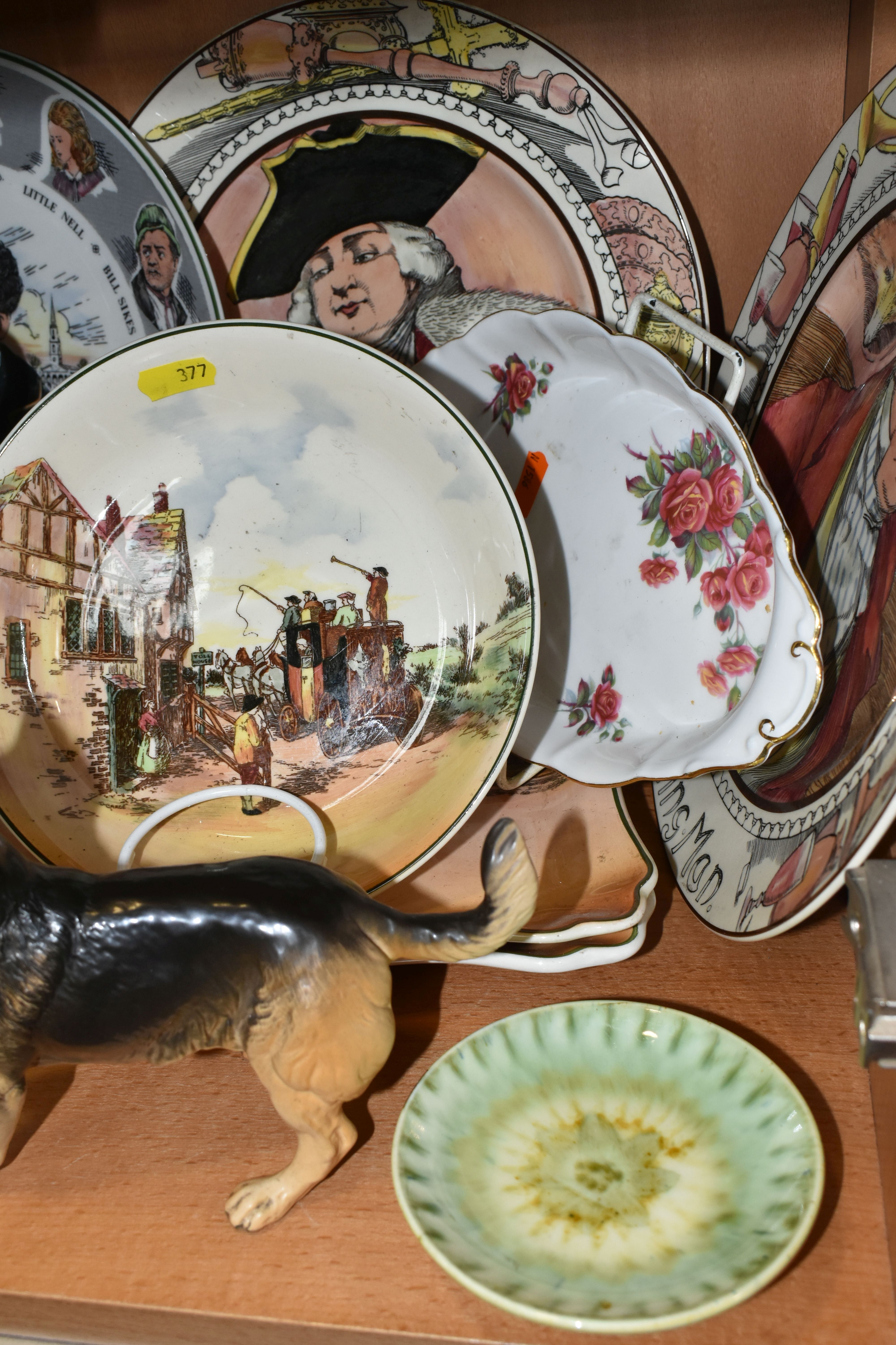 A GROUP OF NAMED CERAMICS, comprising a Royal Doulton 'Old English Coaching Scenes' dish , four - Image 8 of 8