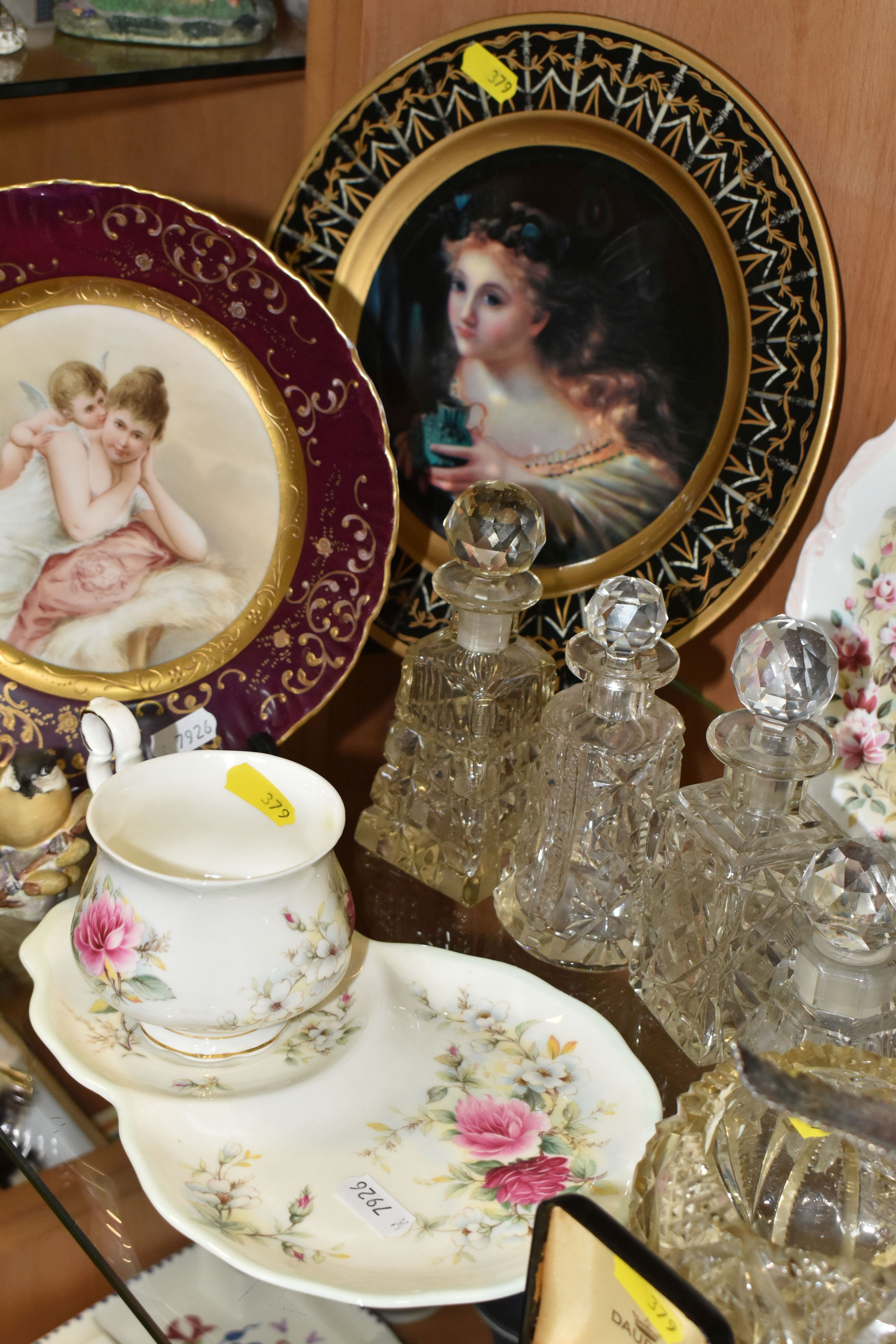 A GROUP OF VICTORIAN CUT CRYSTAL AND CERAMICS, to include a Royal Albert 'Memories' pattern tennis - Image 10 of 10