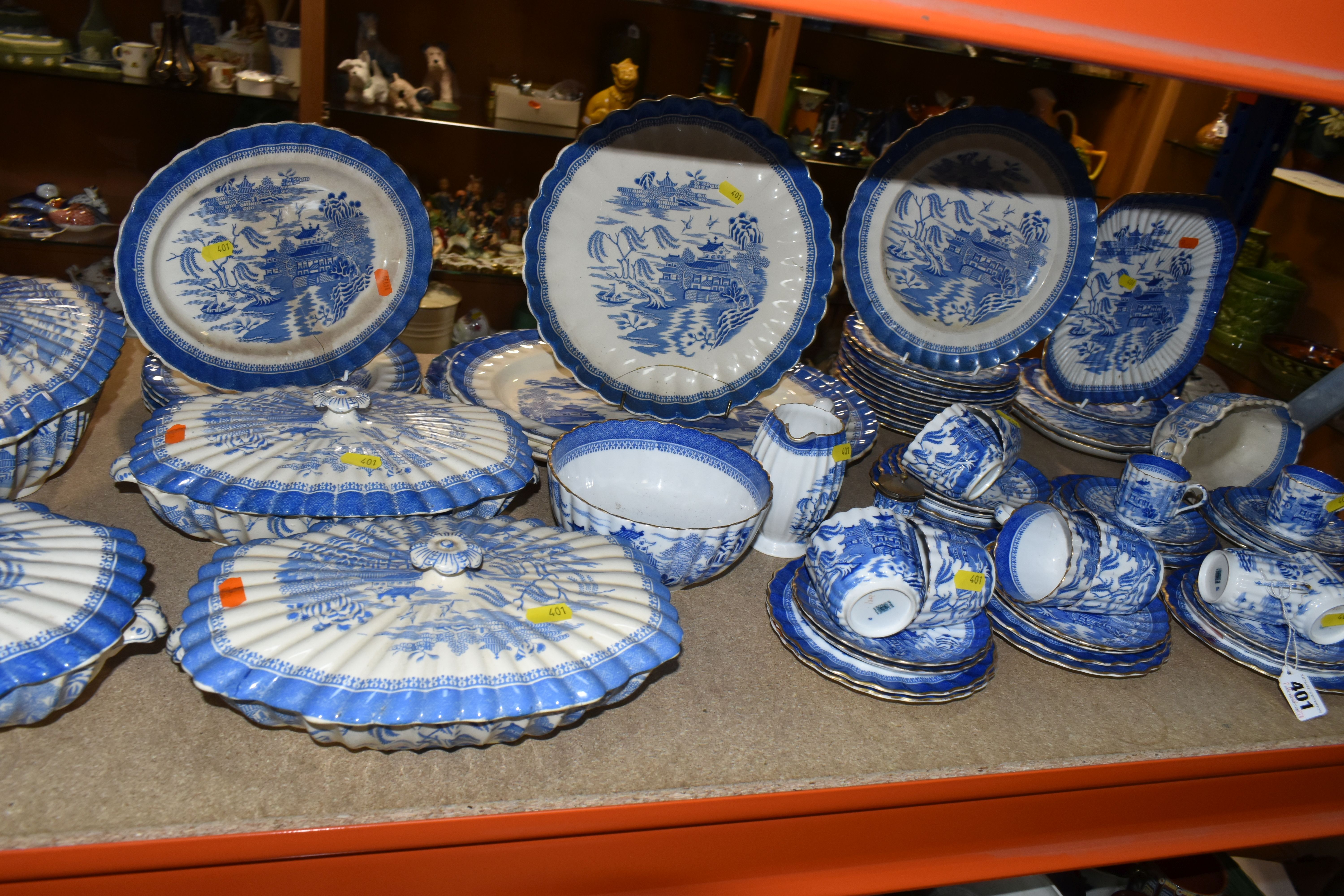 A VARIETY OF SPODE COPELAND 'MANDARIN BLUE WILLOW, DINNERWARE, including six tea cups and six