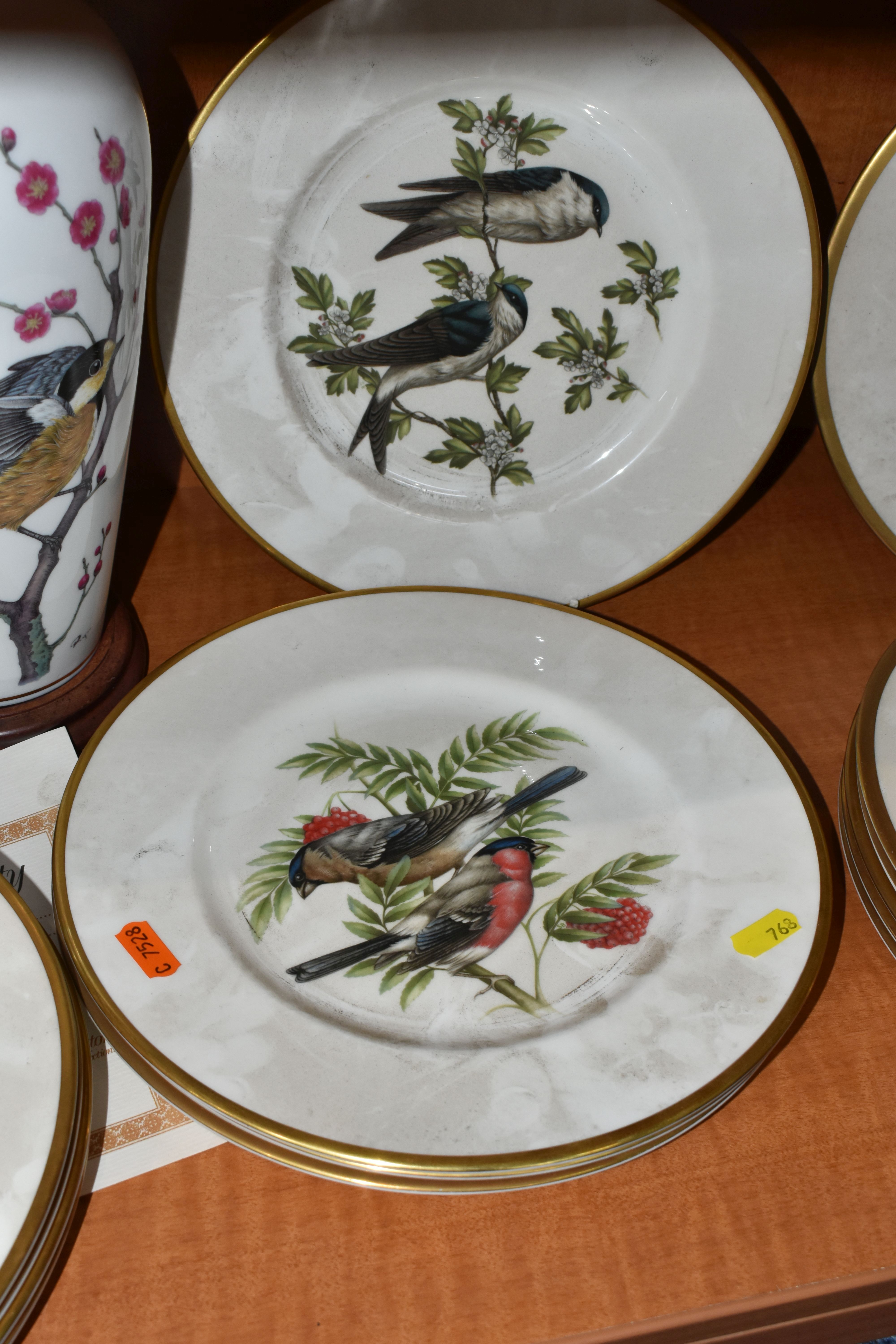 A PAIR OF FRANKLIN PORCELAIN VASES AND FOURTEEN COALPORT LIMITED EDITION BIRD THEMED COLLECTORS - Image 3 of 10