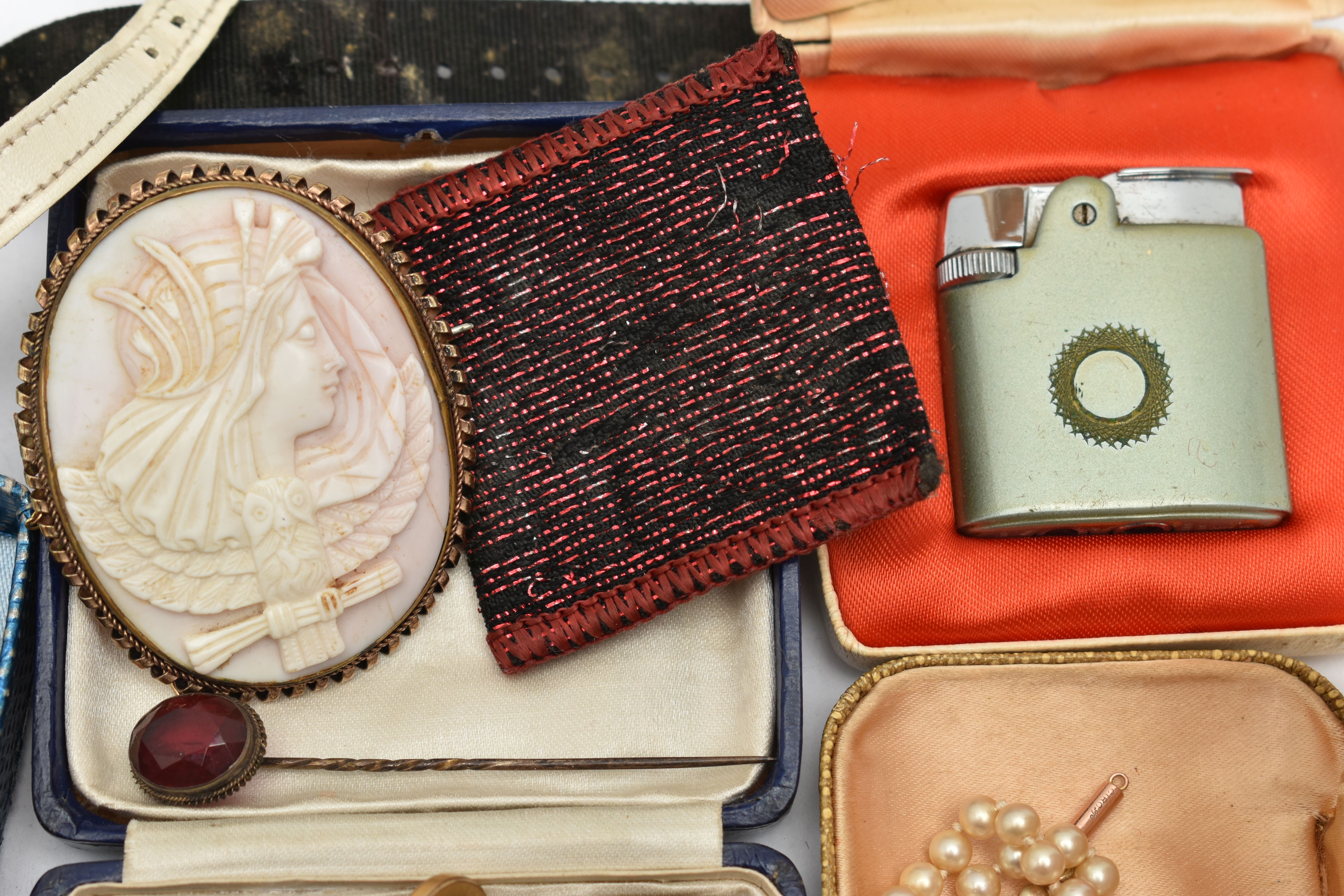 A BAG OF ASSORTED ITEMS, to include a gold plated, carved conch shell cameo brooch, a gents ' - Image 4 of 5