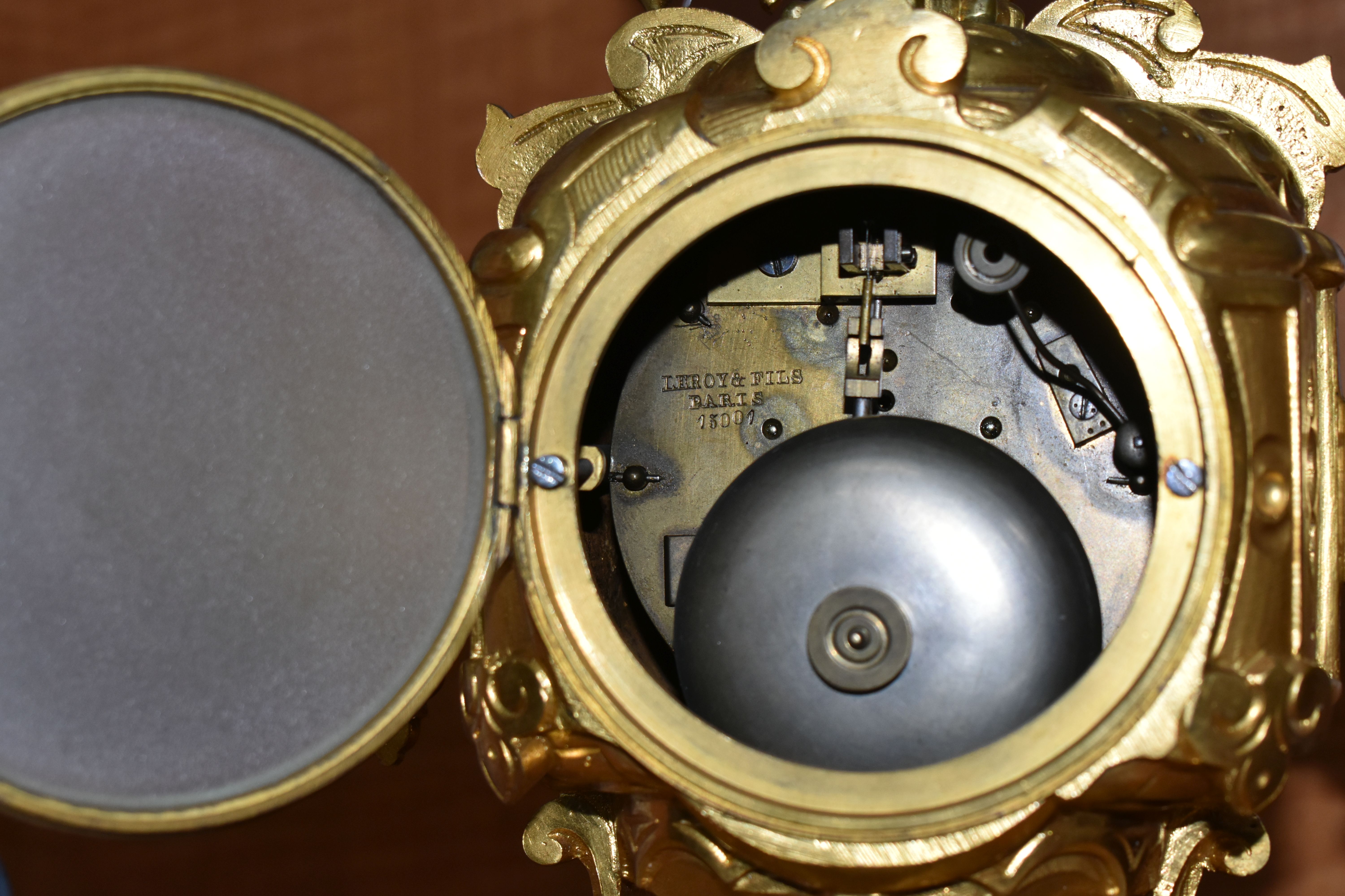 A LATE 19TH CENTURY GILT METAL AND PORCELAIN MOUNTED MANTEL CLOCK, the porcelain dial with Roman - Image 12 of 12