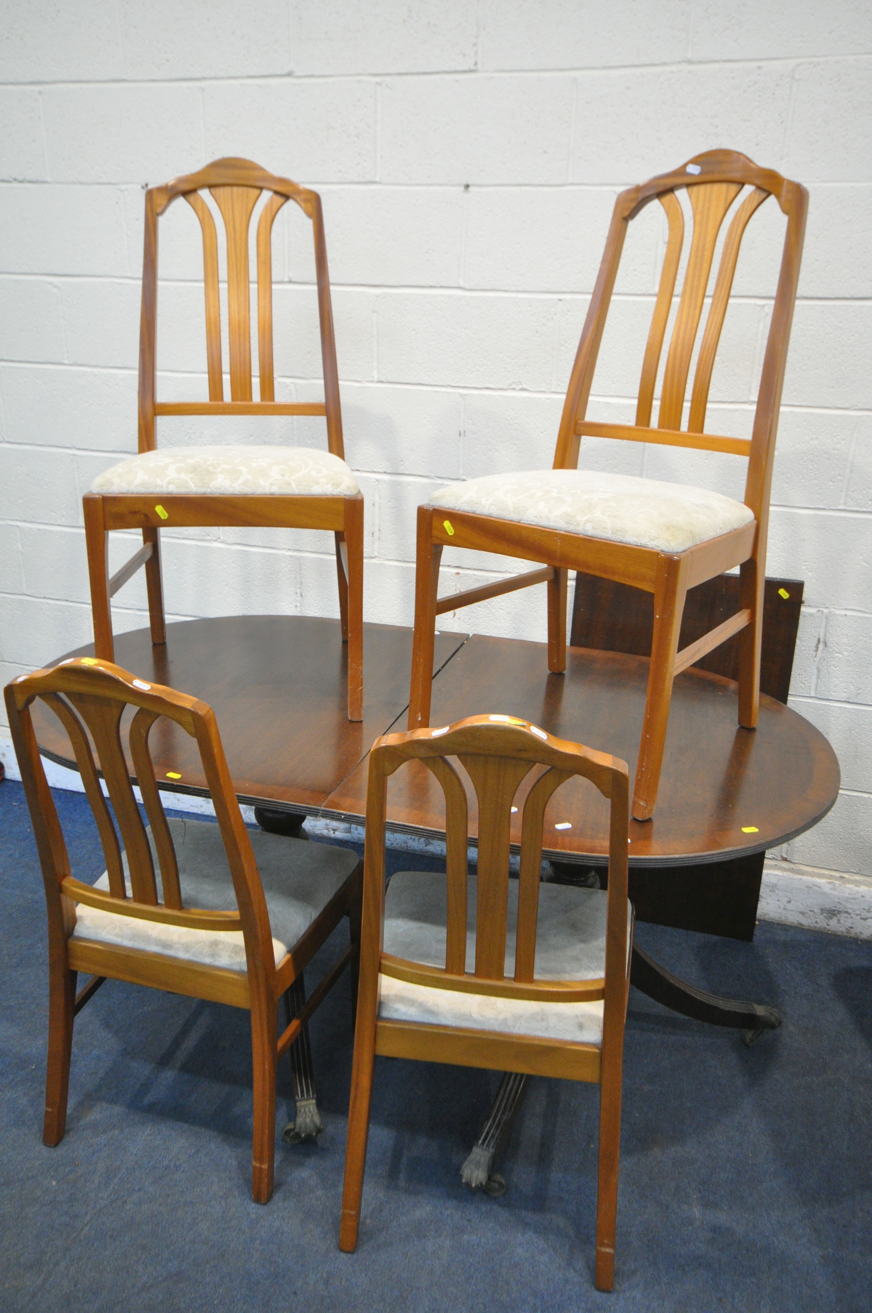 AN EARLY 20TH CENTURY OAK SQUARE TILT TRIPOD TABLE, width 122cm x depth 92cm x height 72cm, along - Bild 2 aus 3