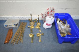 A BOX CONTAINING A SELECTION OF BRASS LIGHT FITTINGS, two table lamps, a small quantity of furniture