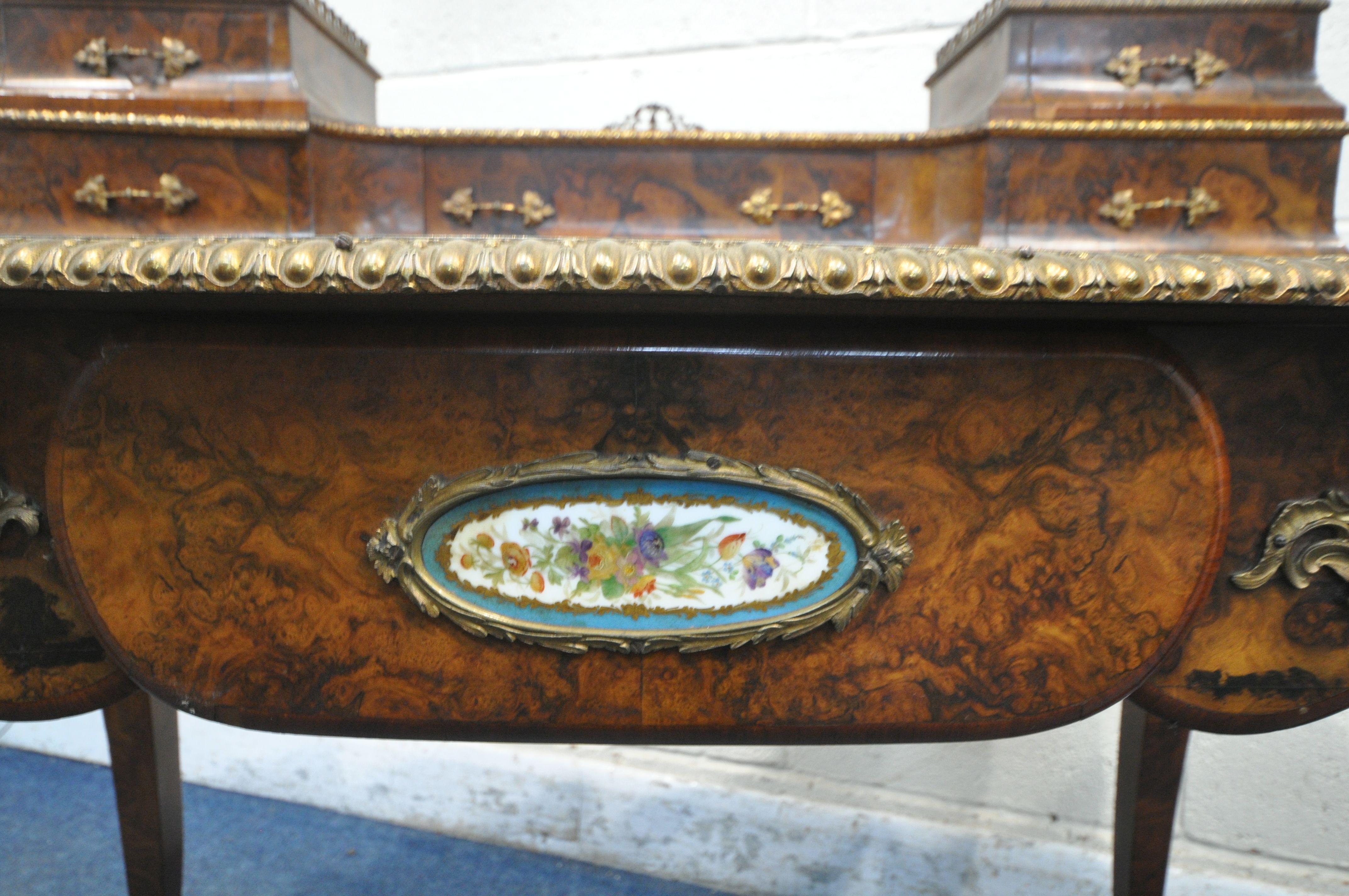 A VICTORIAN BURR WALNUT AND ROSEWOOD CROSSBANDED LADIES WRITING TABLE, with gilt brass mounts, the - Image 6 of 7