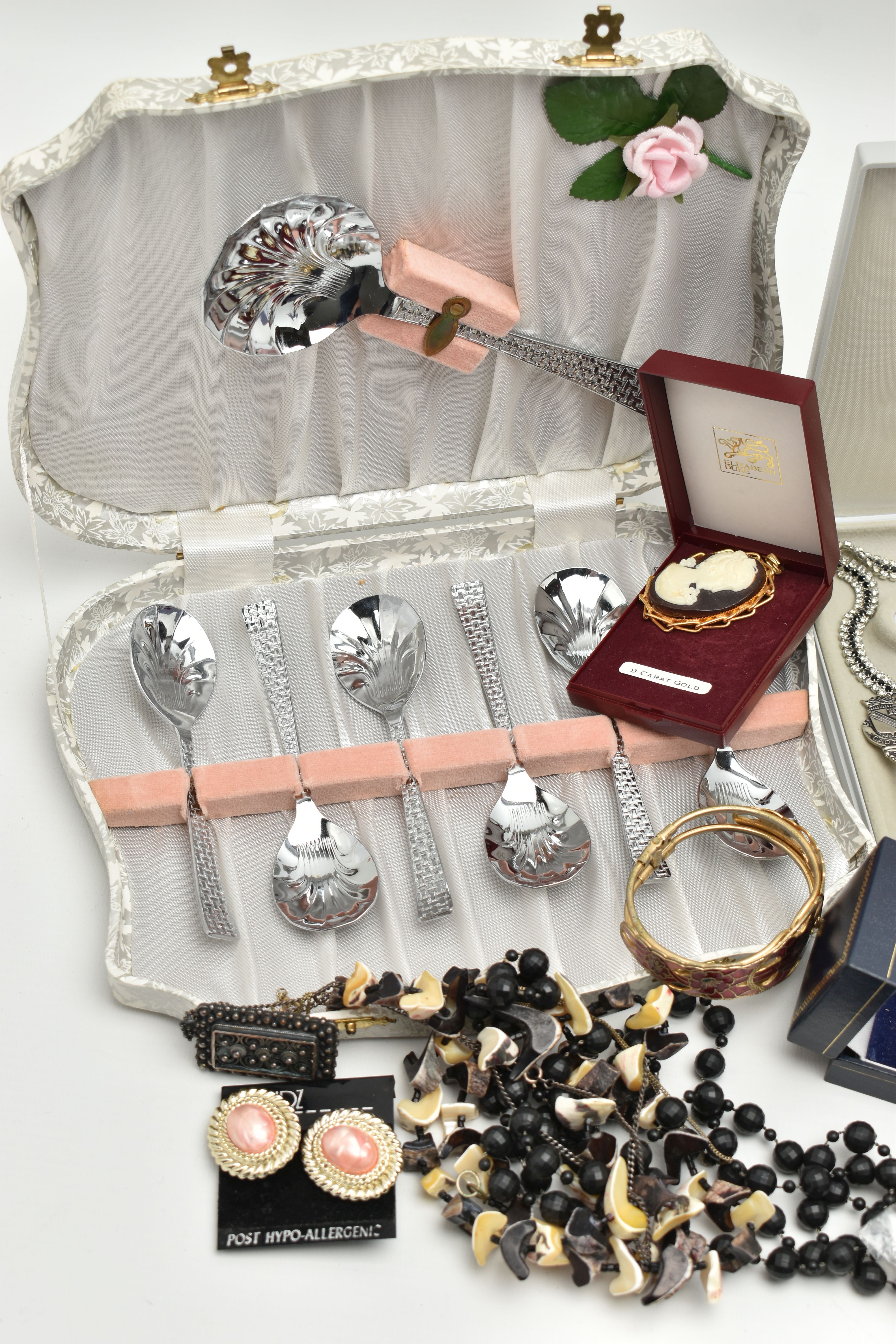 A BOX OF ASSORTED JEWELLERY AND WATCHES, to include a pair of 'Monet' stud earrings, a pair of ' - Image 2 of 5