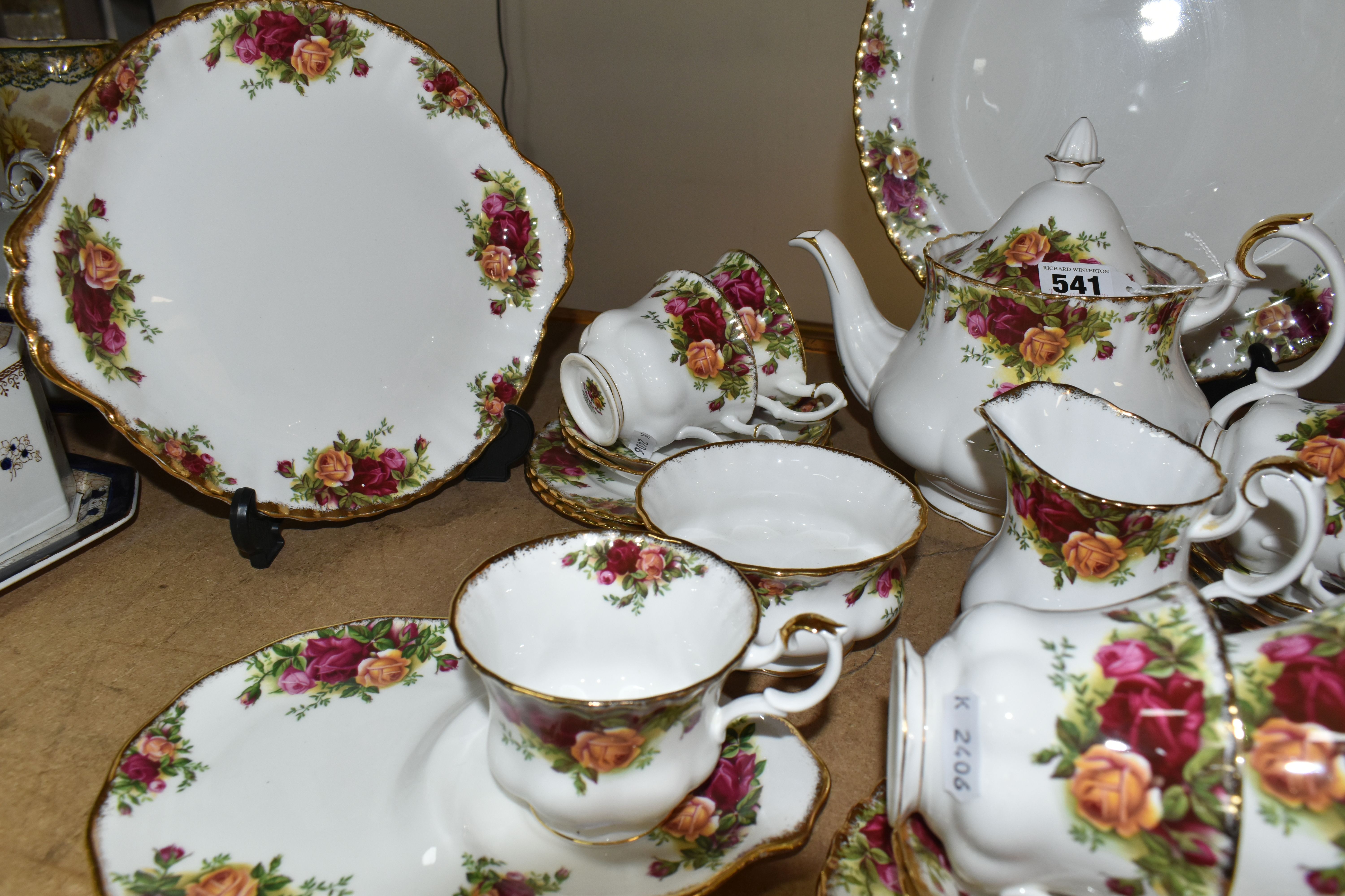 A GROUP OF ROYAL ALBERT 'OLD COUNTRY ROSES' PATTERN DINNERWARE, comprising a large chop dish (marked - Image 2 of 6