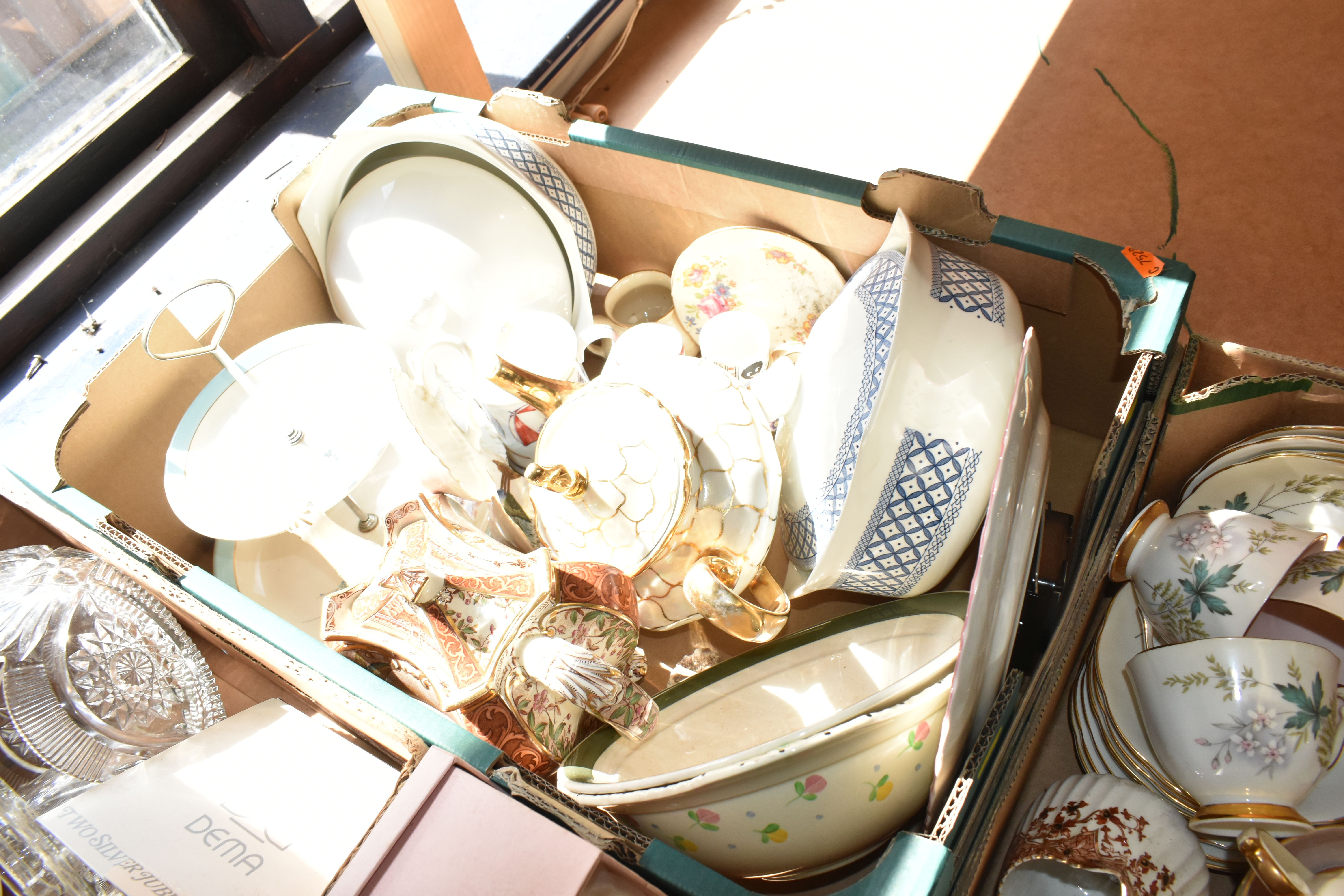 FOUR BOXES AND LOOSE CERAMICS AND GLASS WARE, to include seven pieces of Royal Worcester Evesham - Image 5 of 5