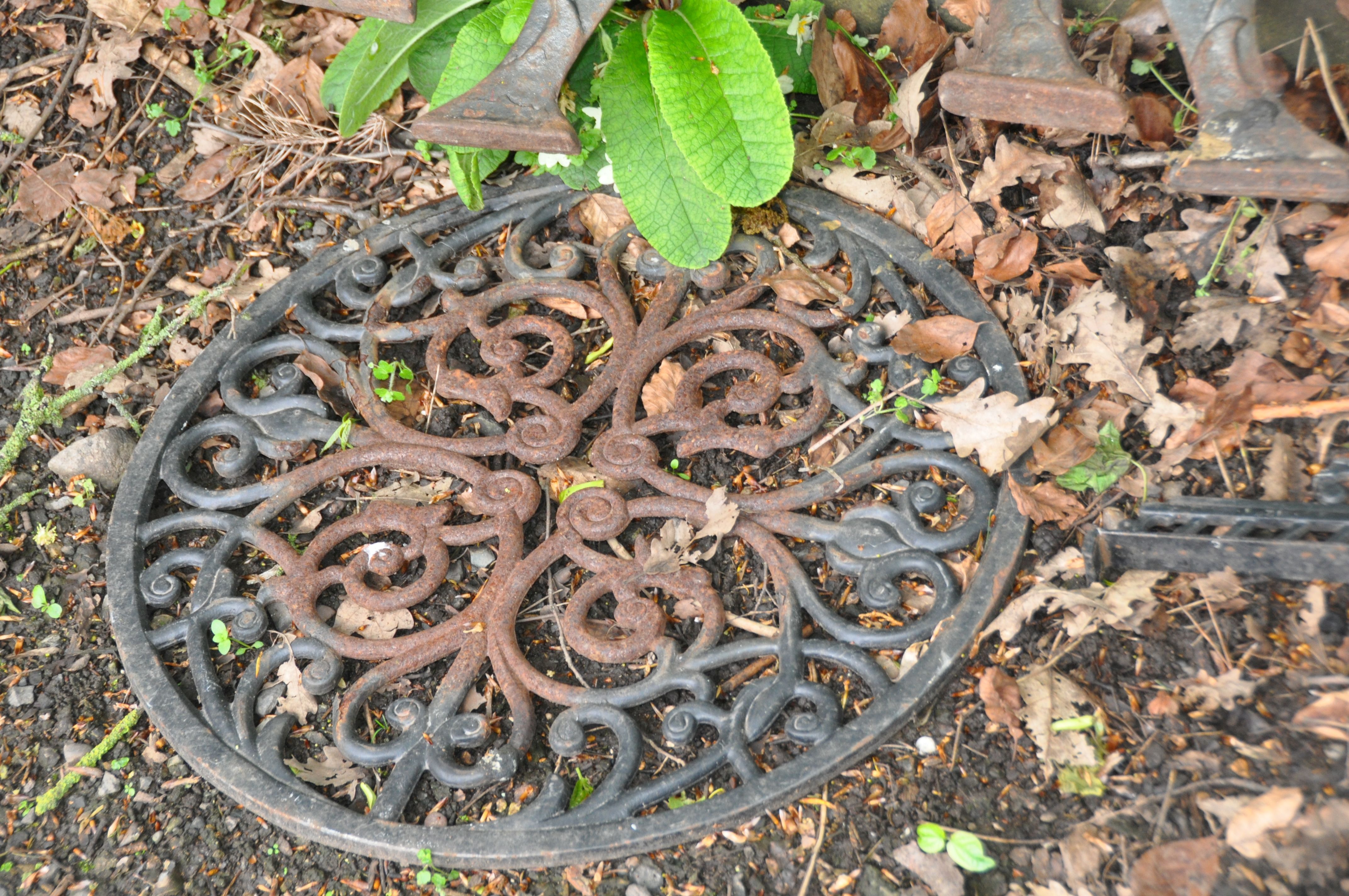 A COLLECTION OF CAST IRON GARDEN ITEMS including seven Victorian lawn edgers, a modern table top, - Image 5 of 6