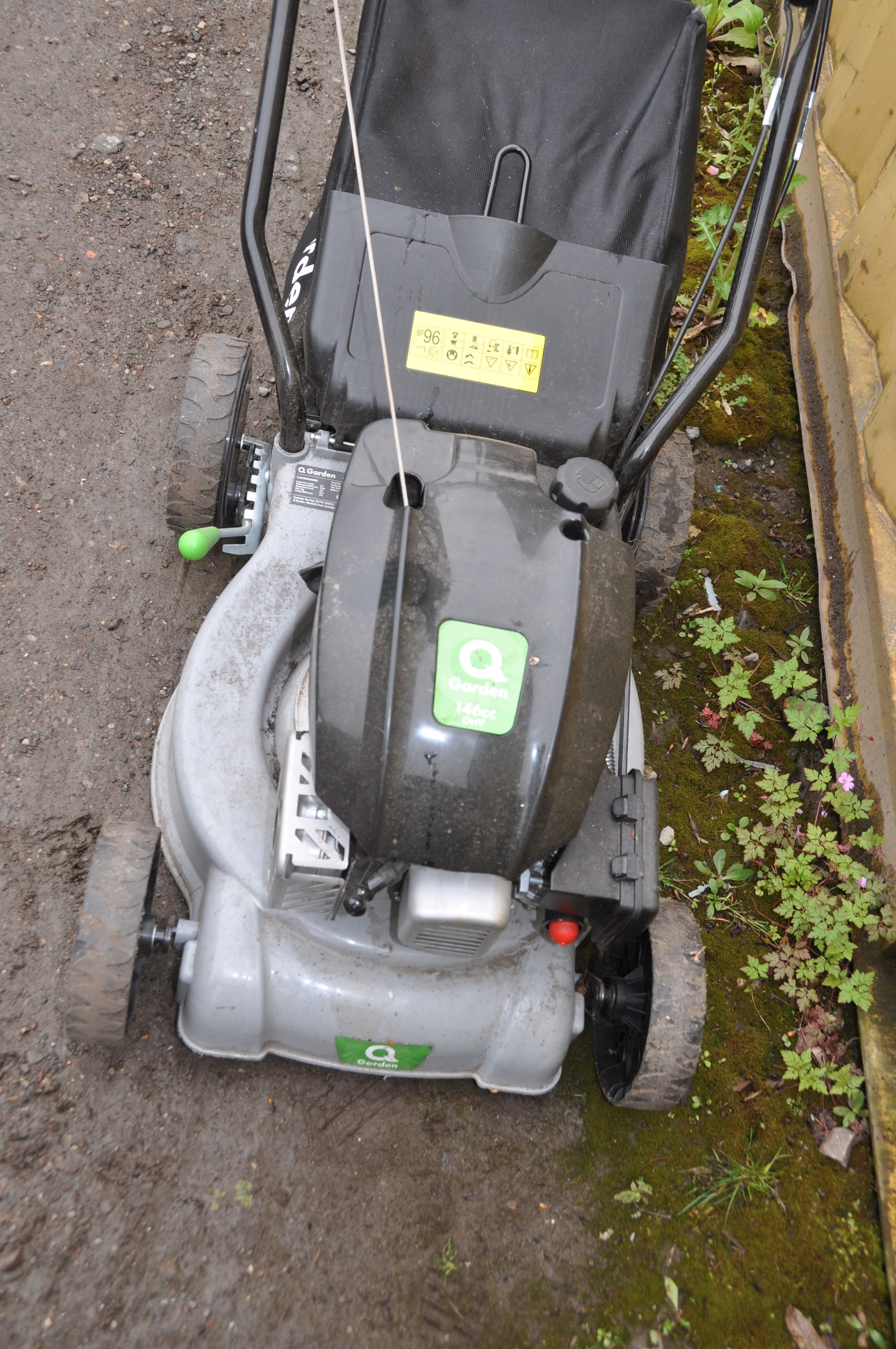 A Q GARDEN QG40-145SP SELF PROPELLED PETROL LAWN MOWER with collection box (engine pulls and - Image 2 of 2