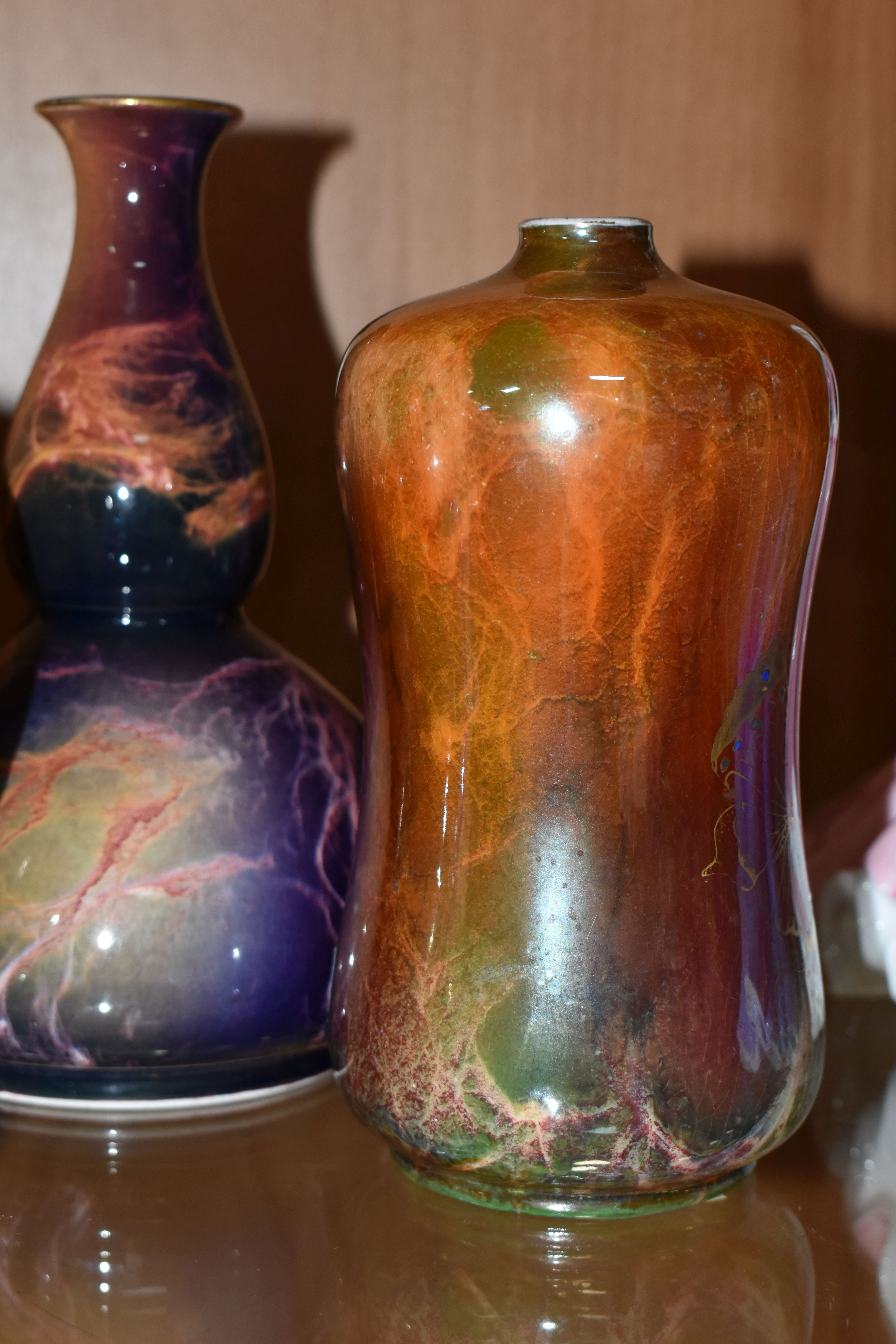 A WILKINSON'S ORIFLAMME POT TOGETHER WITH FOUR OTHER VASES, comprising a 1920's Wilkinsons Oriflamme - Image 2 of 10