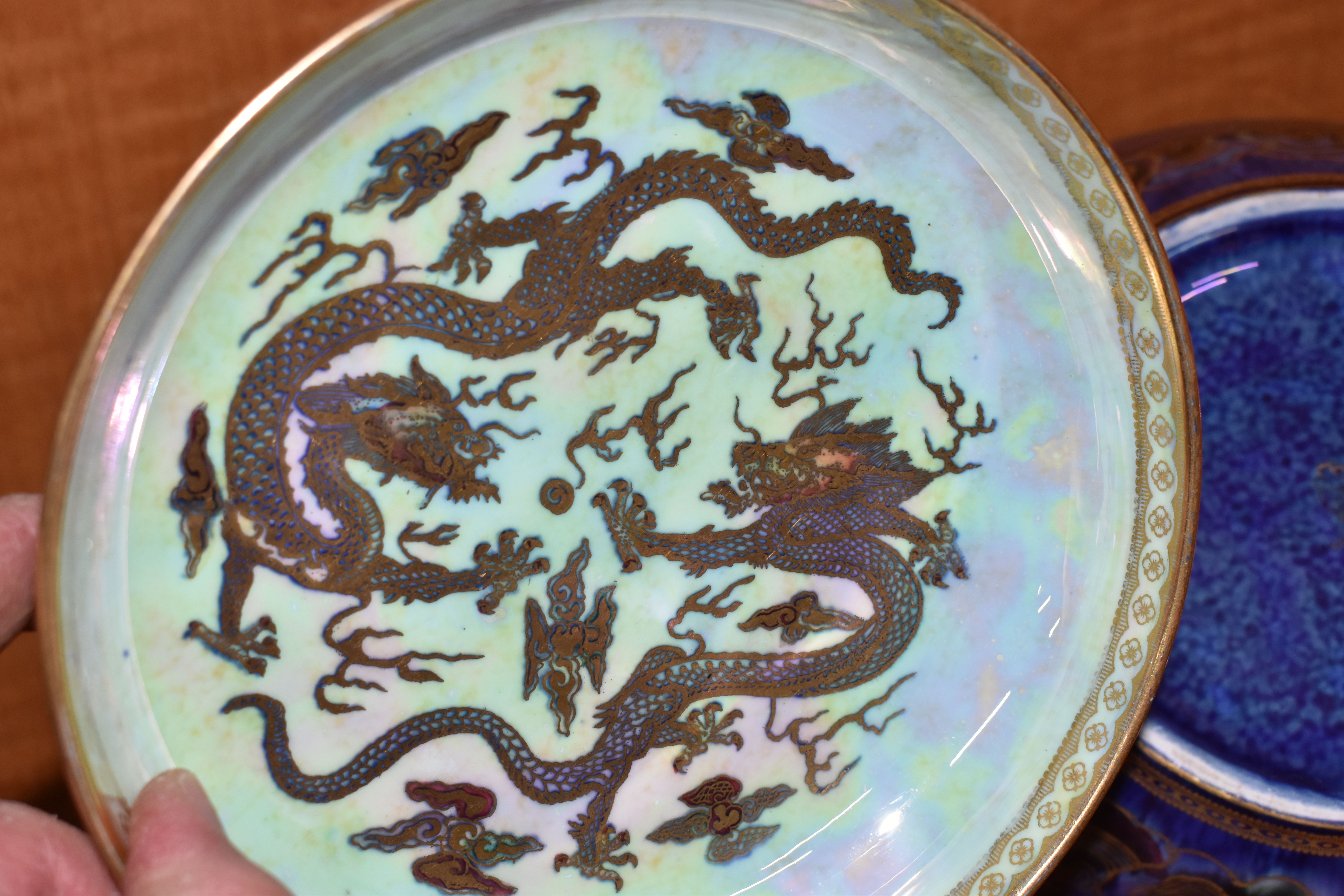 A WEDGWOOD DRAGON LUSTRE GINGER JAR AND COVER, pattern Z4829, the exterior with mottled blue - Image 8 of 9