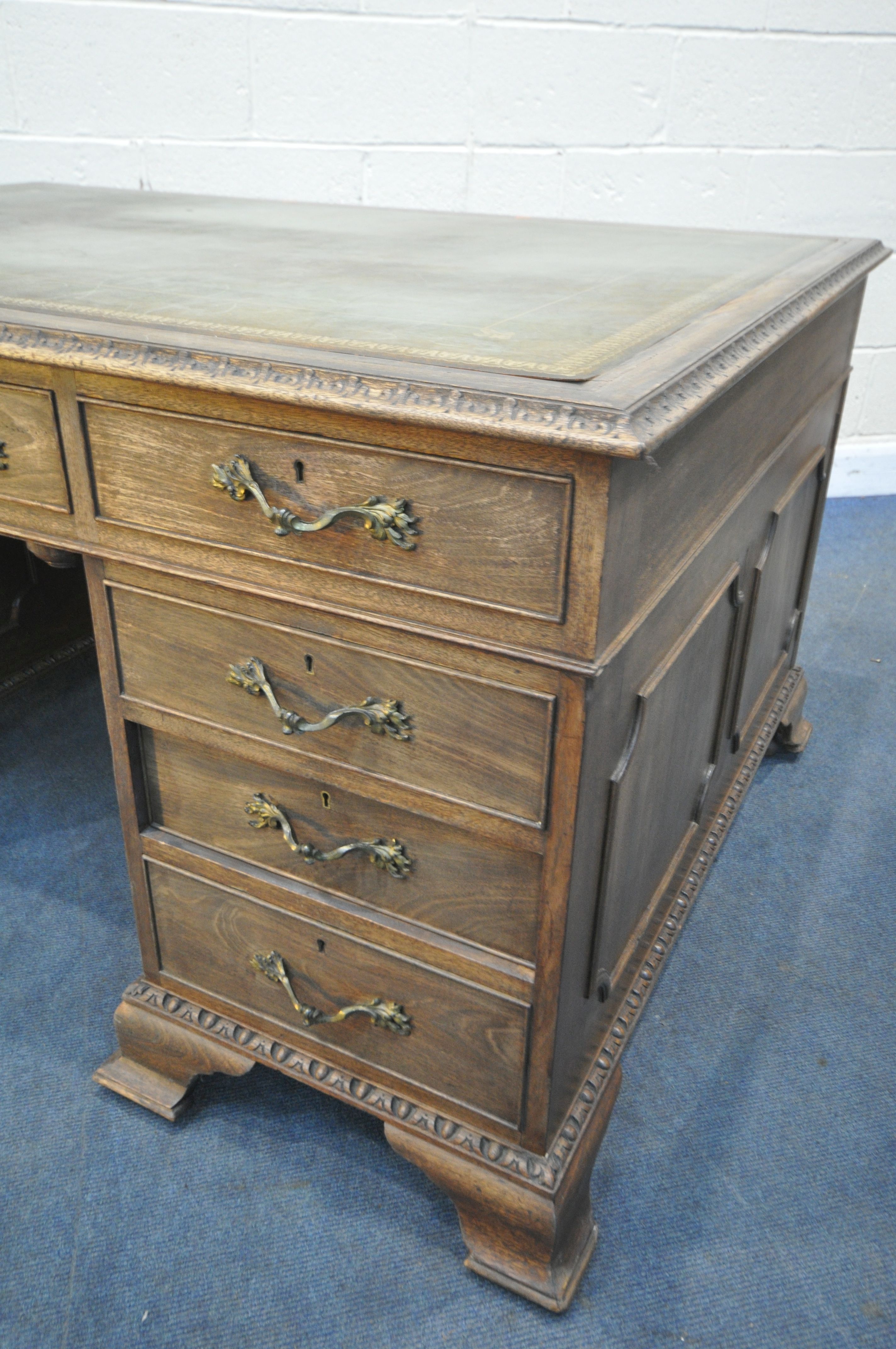 A REPRODUCTION GEORGIAN STYLE MAHOGANY PARTNERS DESK, with a green and tooled gilt leather writing - Image 10 of 12