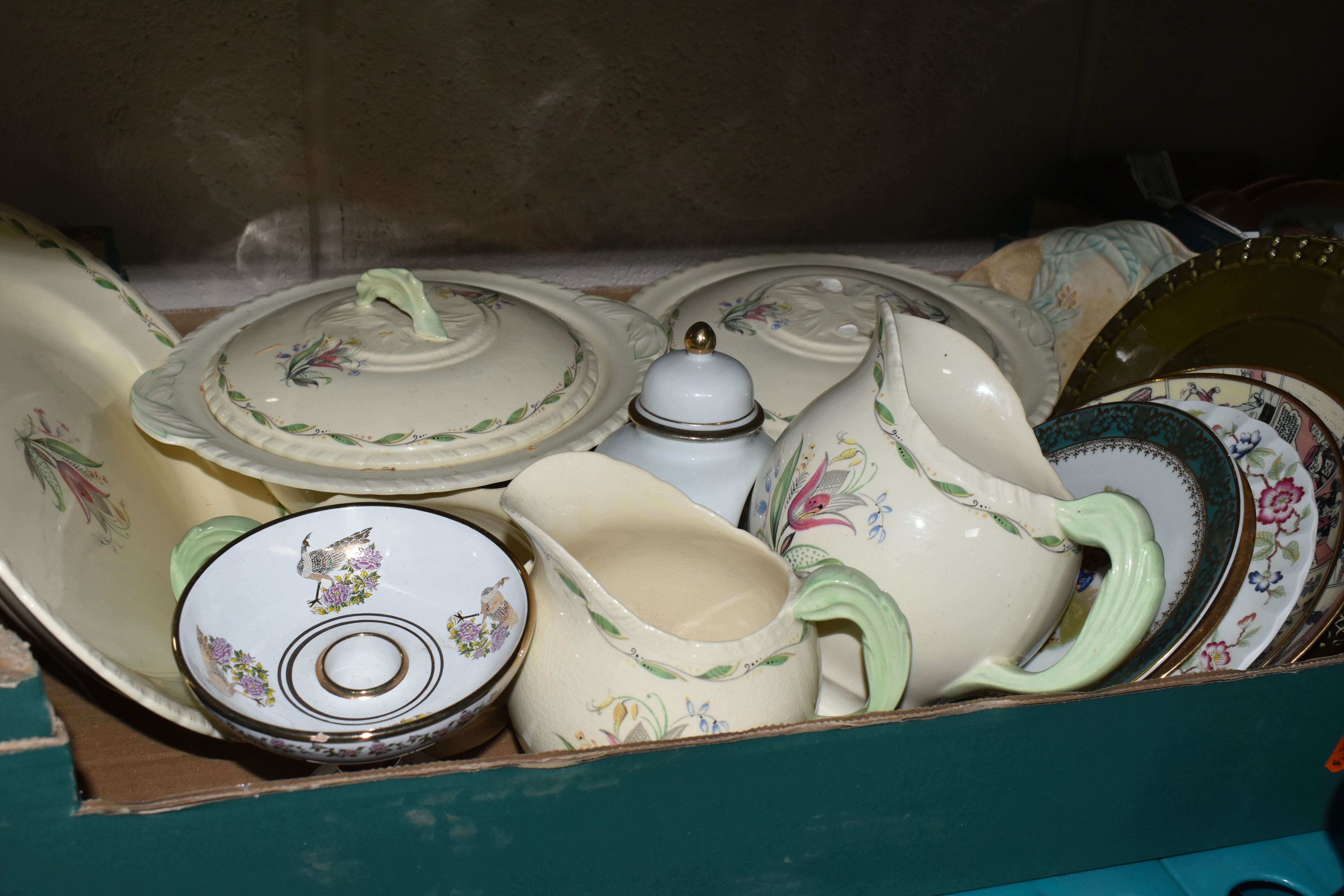 SIX BOXES AND LOOSE CERAMICS AND DINNERWARE, to include a Maddock 'Indian Tree' pattern dinner - Image 8 of 9