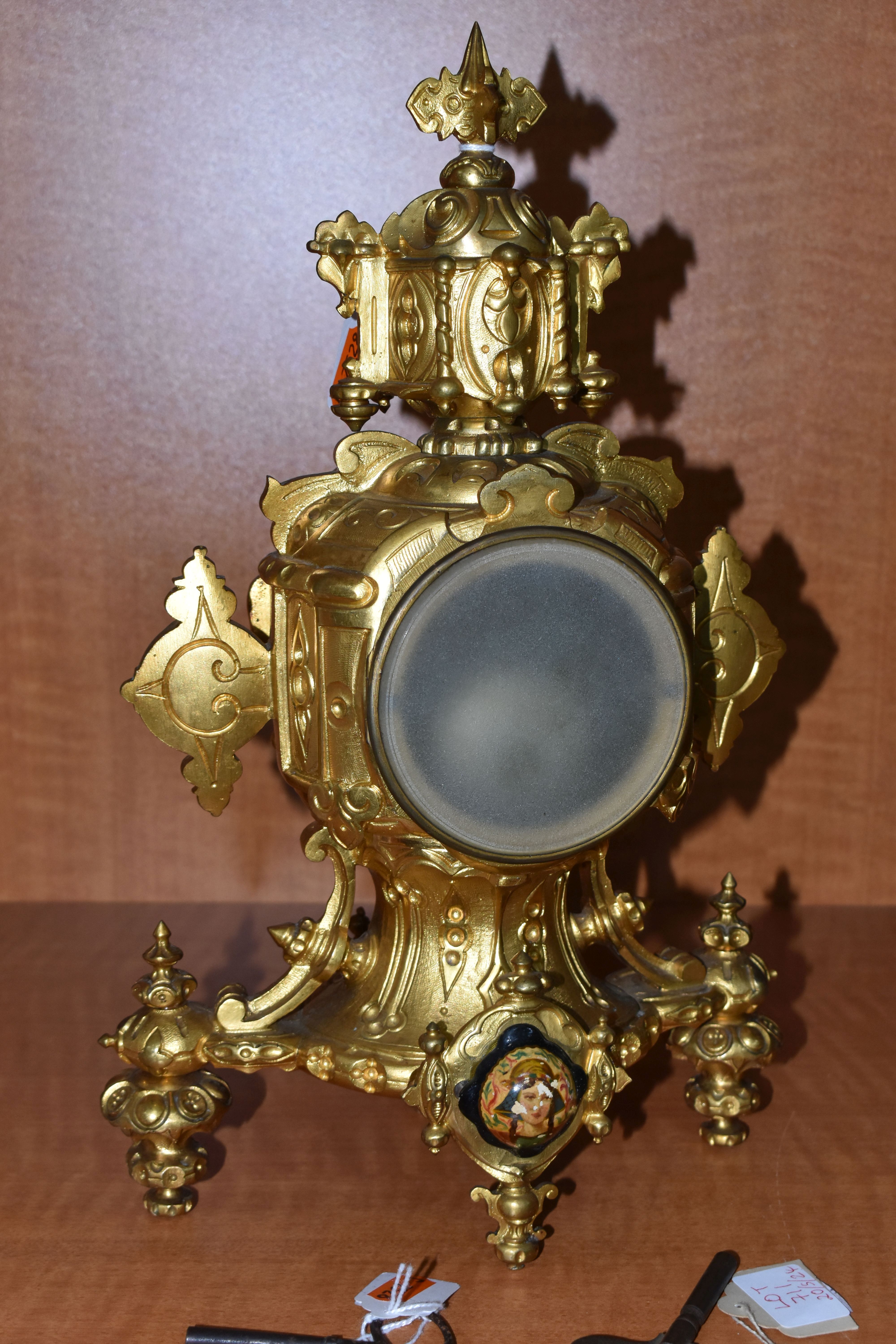 A LATE 19TH CENTURY GILT METAL AND PORCELAIN MOUNTED MANTEL CLOCK, the porcelain dial with Roman - Image 10 of 12