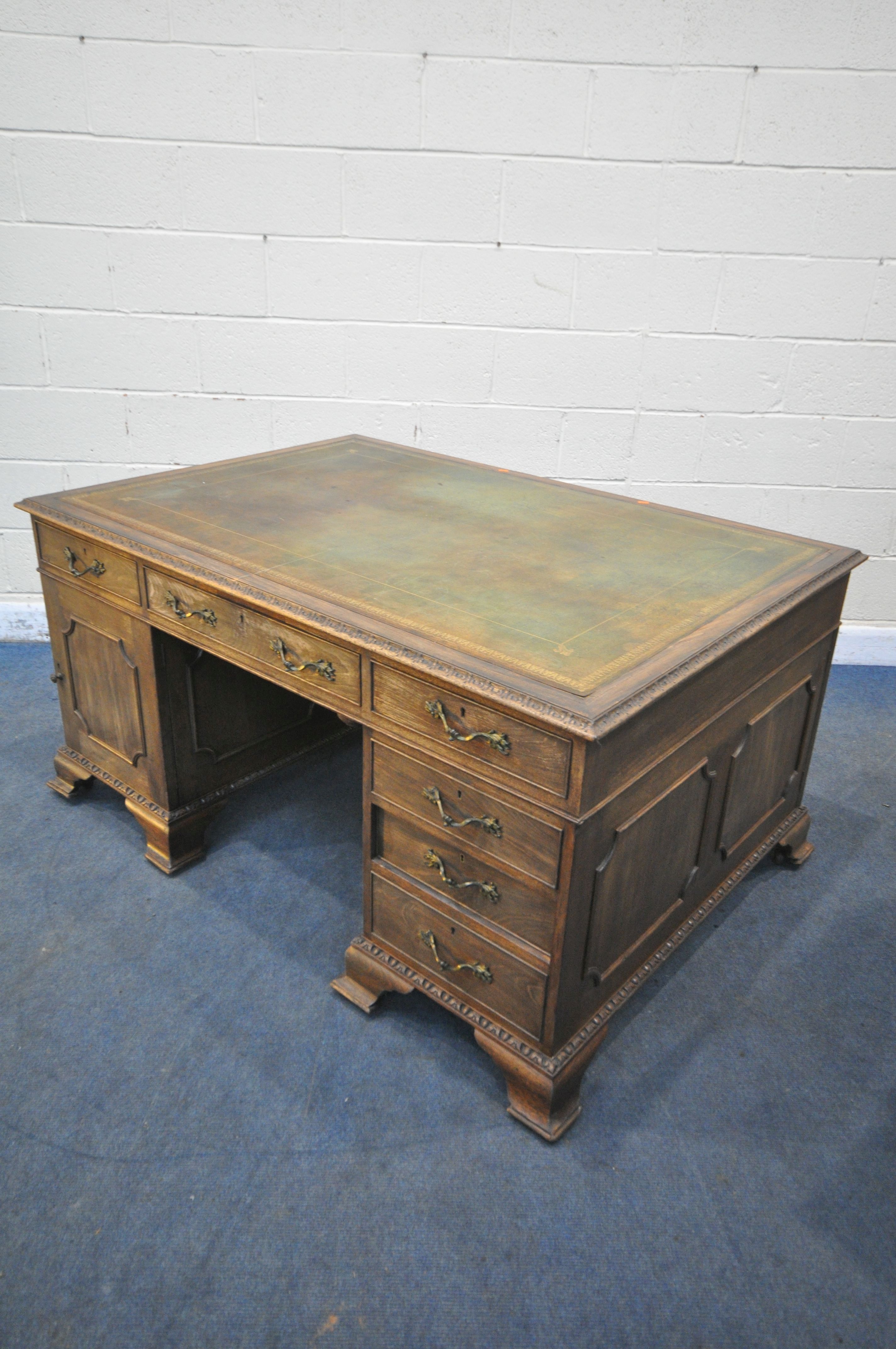 A REPRODUCTION GEORGIAN STYLE MAHOGANY PARTNERS DESK, with a green and tooled gilt leather writing - Image 8 of 12