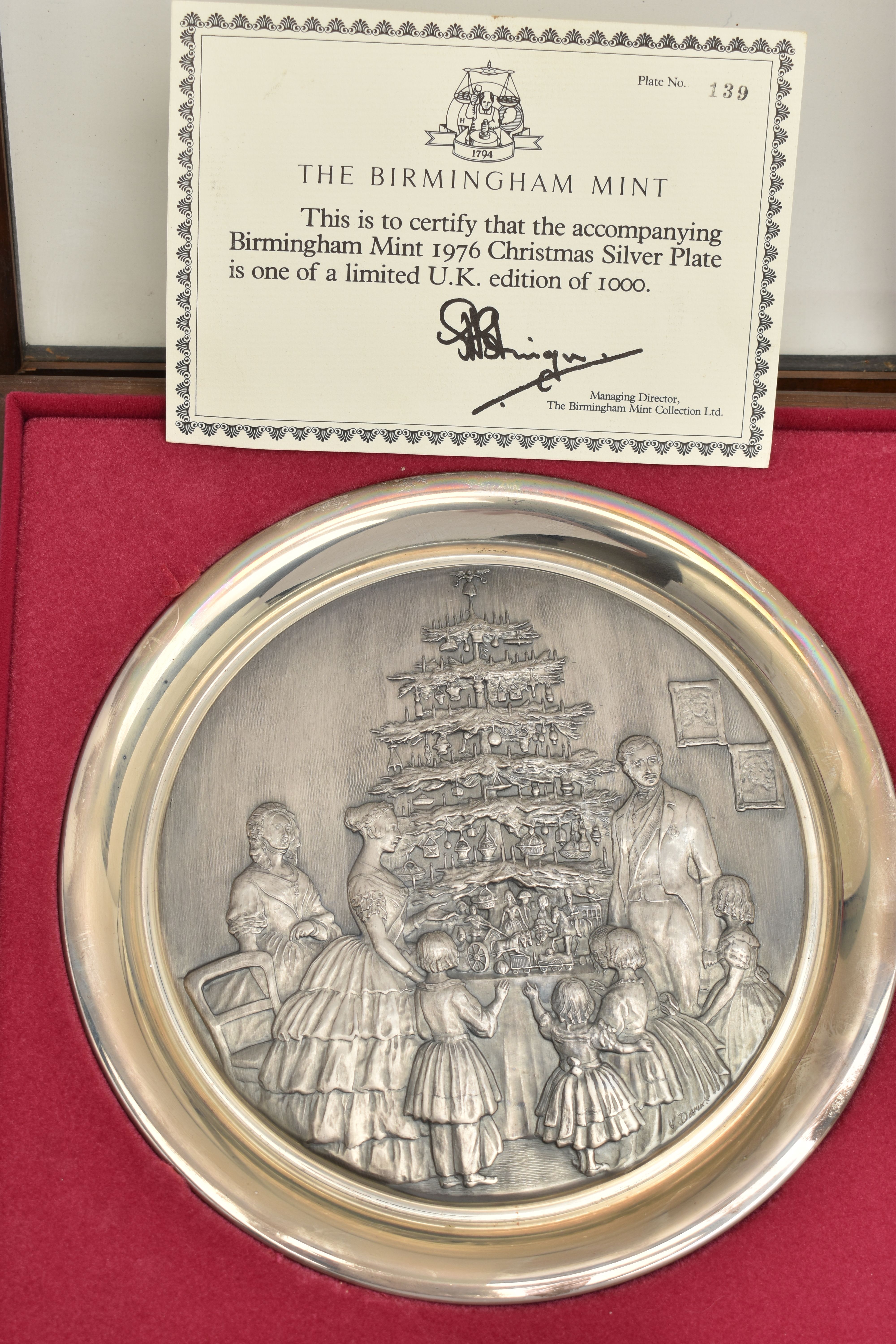 THREE ELIZABETH II SILVER BIRMINGHAM MINT LIMITED EDITION CHRISTMAS PLATES, 1975-1977, repoussé - Image 2 of 7