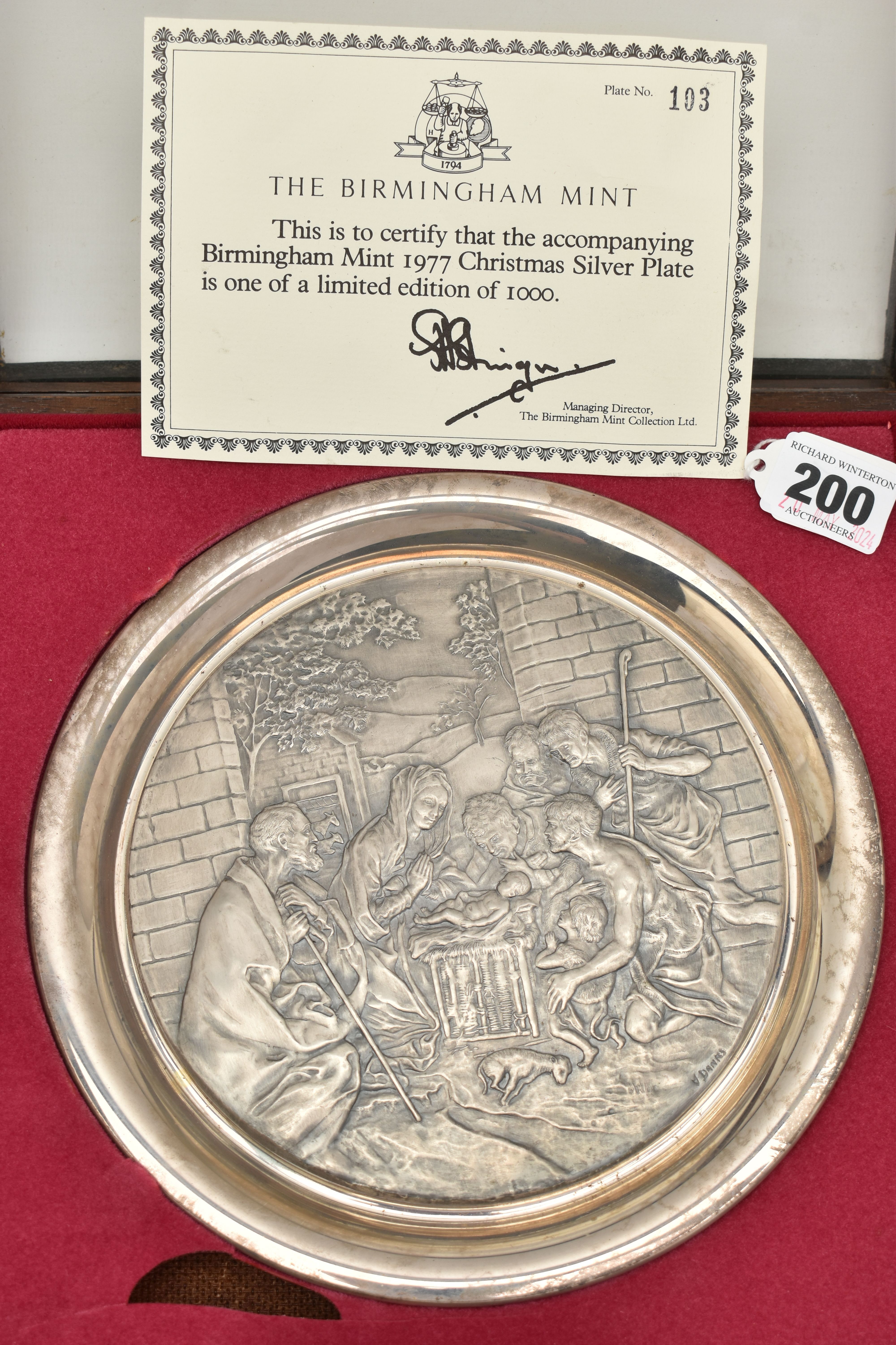 THREE ELIZABETH II SILVER BIRMINGHAM MINT LIMITED EDITION CHRISTMAS PLATES, 1975-1977, repoussé - Image 3 of 7