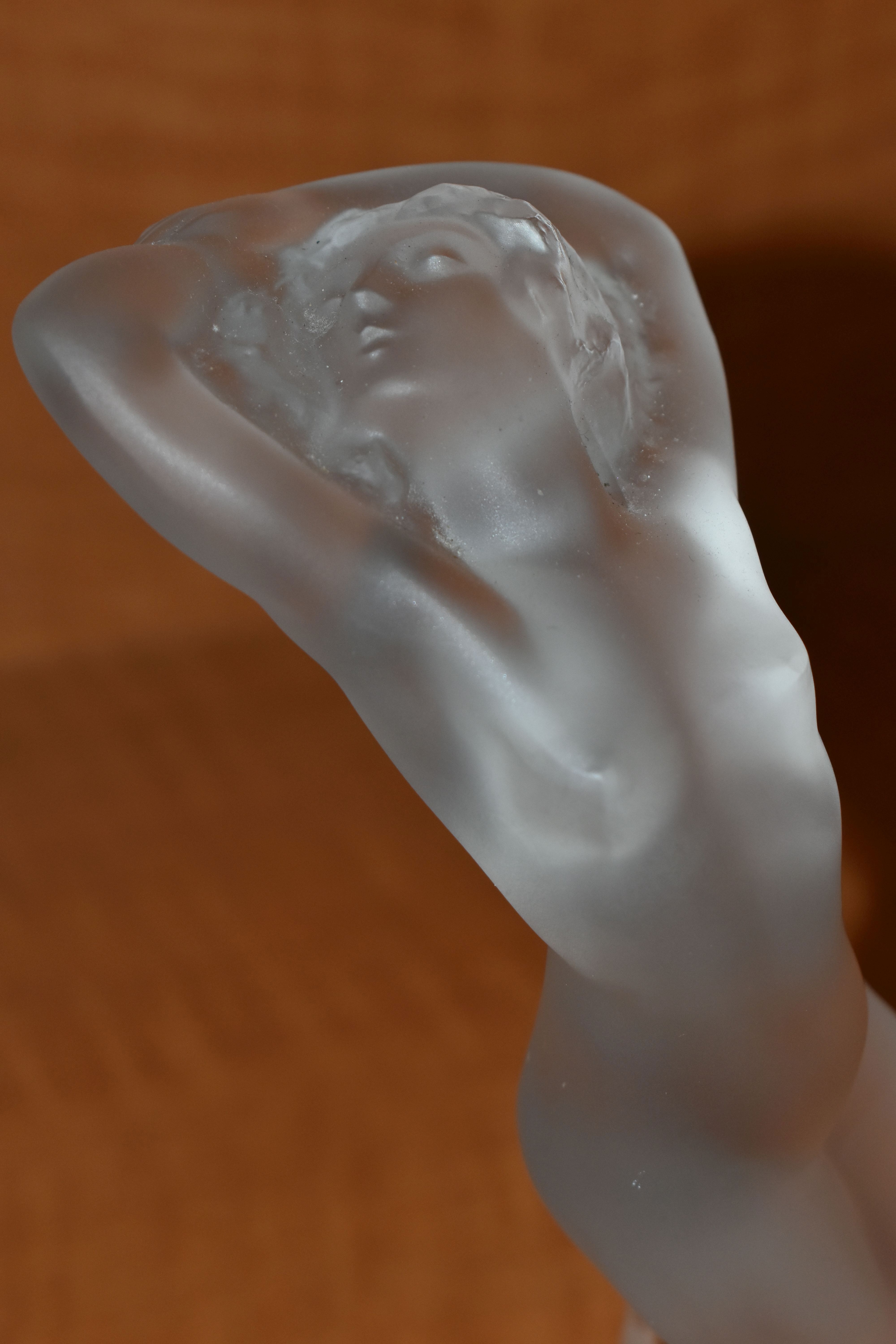 A SECOND HALF 20TH CENTURY LALIQUE FROSTED GLASS FIGURE DANSEUSE BRAS LEVES, on a clear oval base, - Bild 2 aus 5