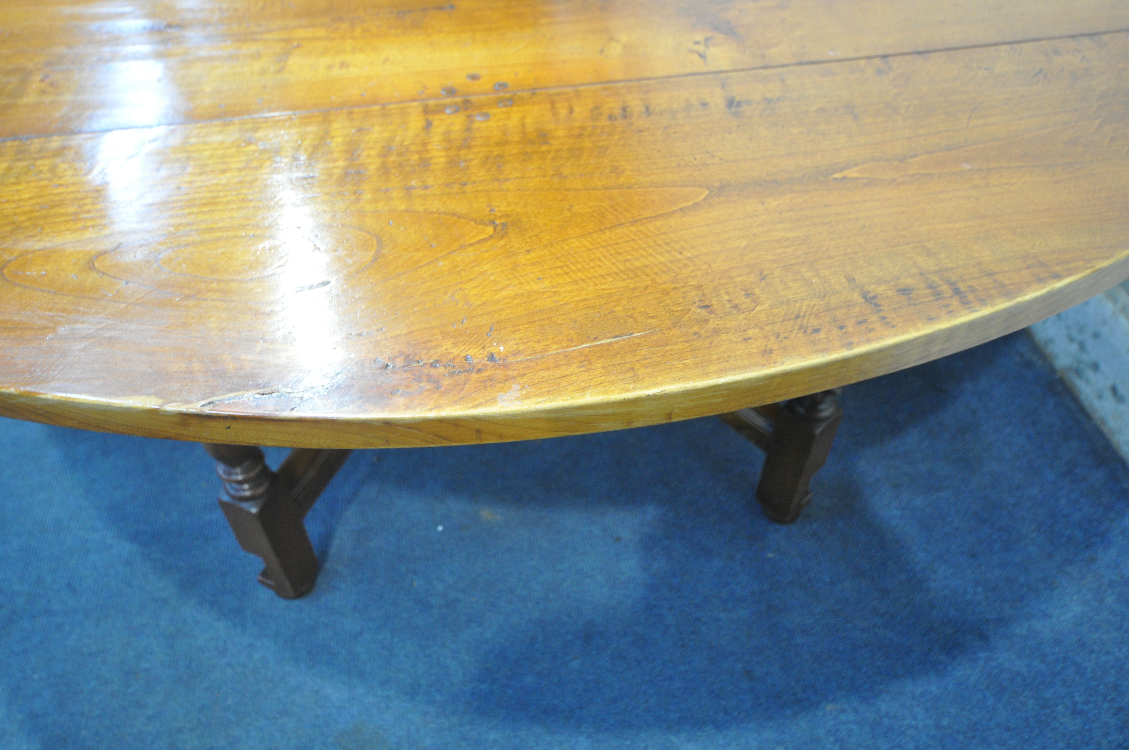 A GOOD QUALITY LARGE REPRODUCTION ELM DROP LEAF TABLE, with a single frieze drawer to each end, - Image 5 of 11
