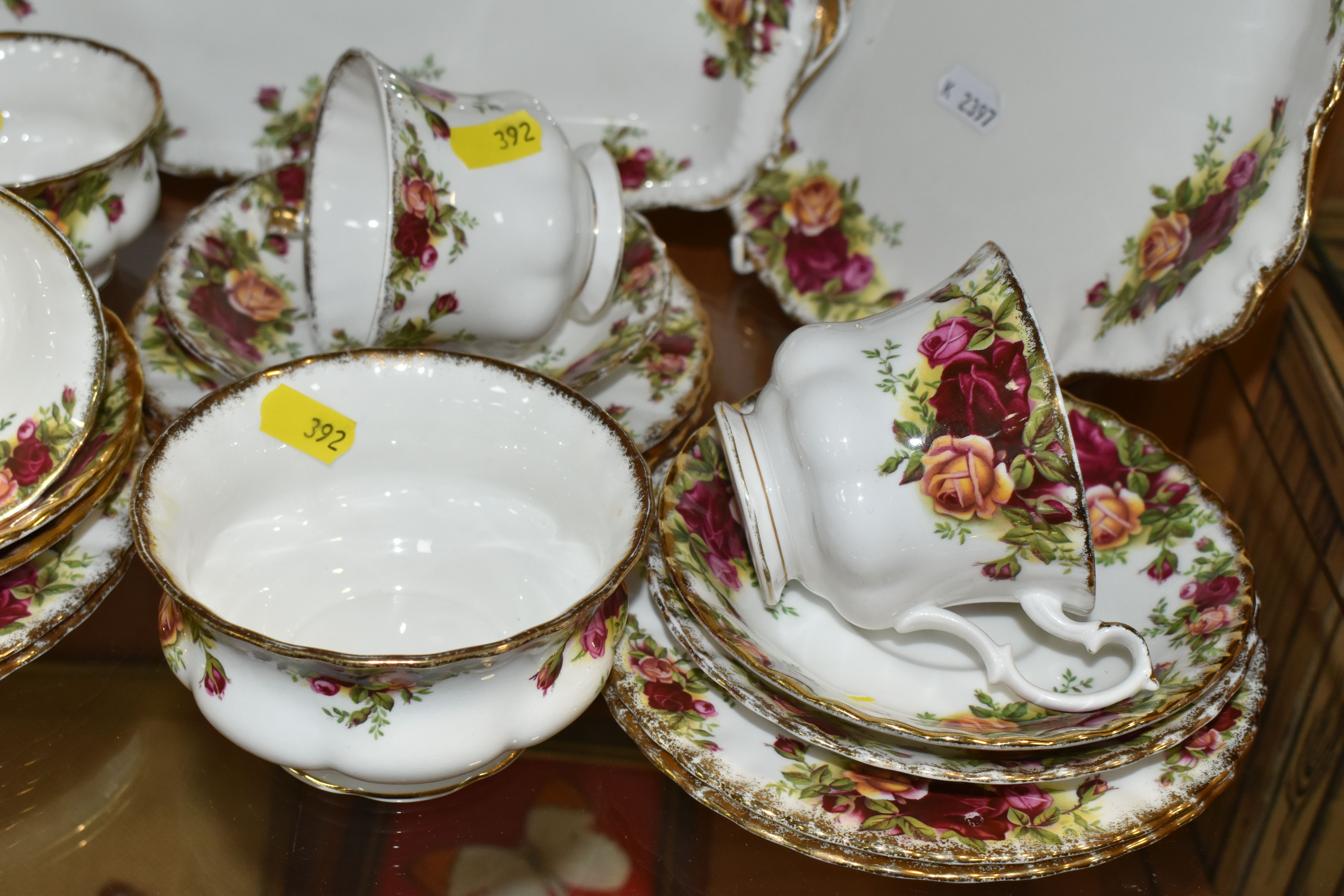 A GROUP OF ROYAL ALBERT 'OLD COUNTRY ROSES' PATTERN TEAWARE, comprising a cake plate, sandwich - Image 4 of 5