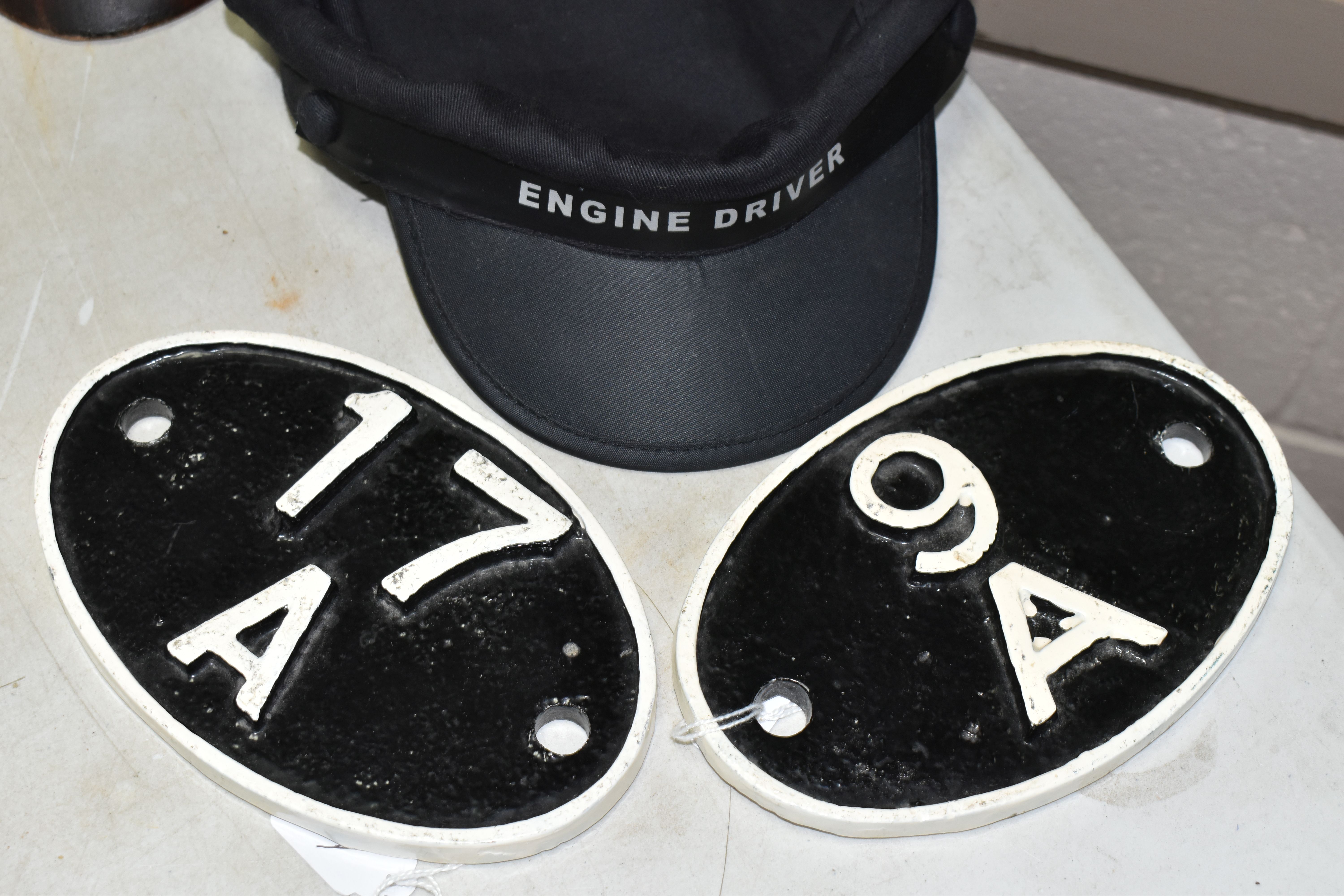 TWO REPRODUCTION STEAM LOCOMOTIVE SHED PLATES, 9A and 17A, have been repainted, with a modern Engine - Bild 3 aus 3