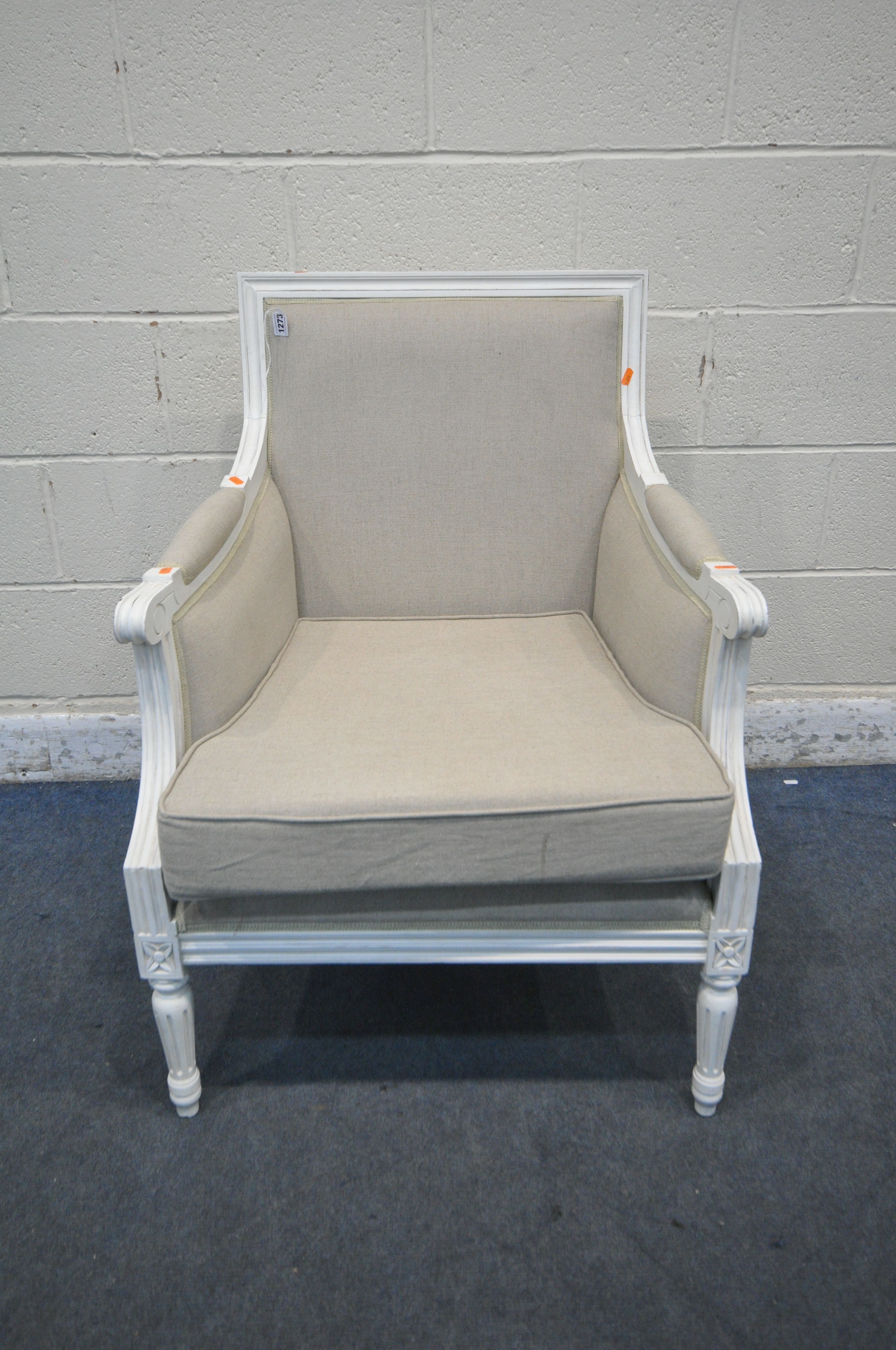 A REPRODUCTION FRENCH WHITE FRAMED AND BEIGE UPHOLSTERED ARMCHAIR (condition report: good) - Image 2 of 5