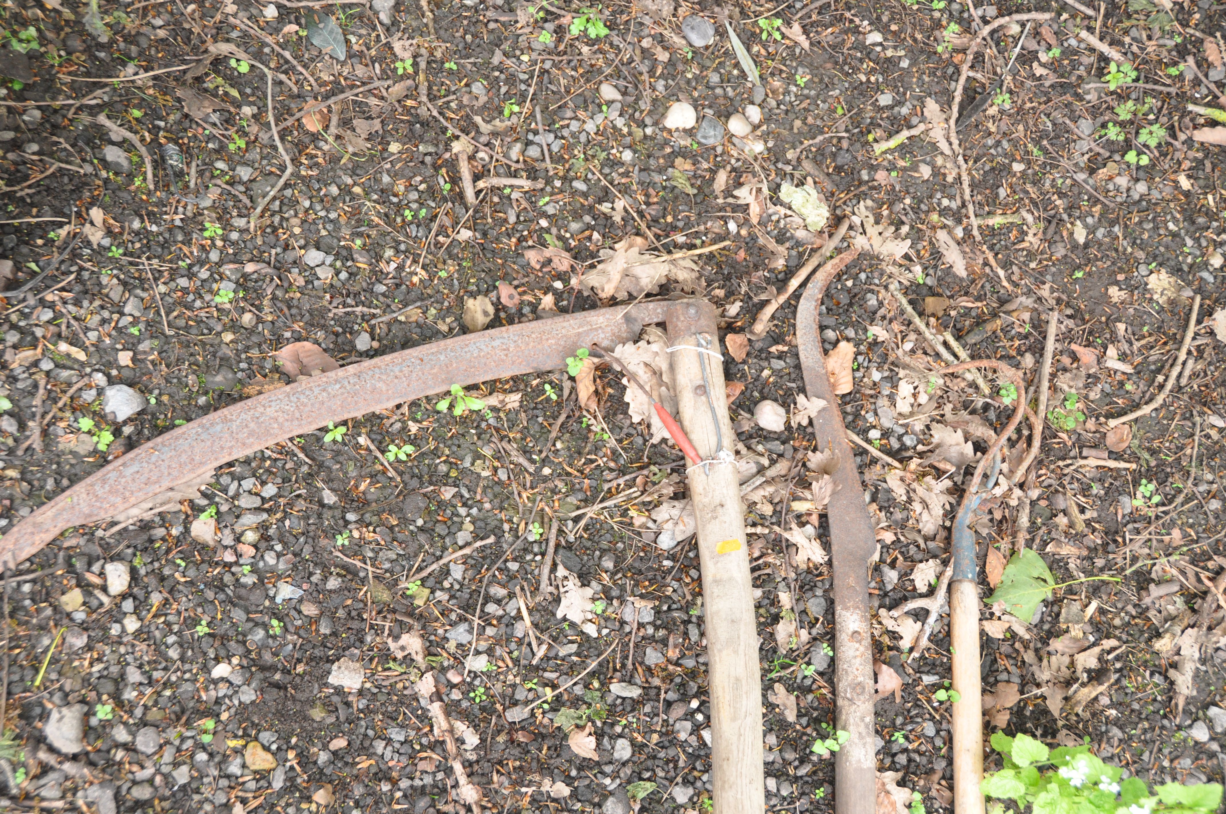 A VINTAGE GARDEN SCYTHE, a modern hay rake and a another cutting tool (3) - Image 2 of 2