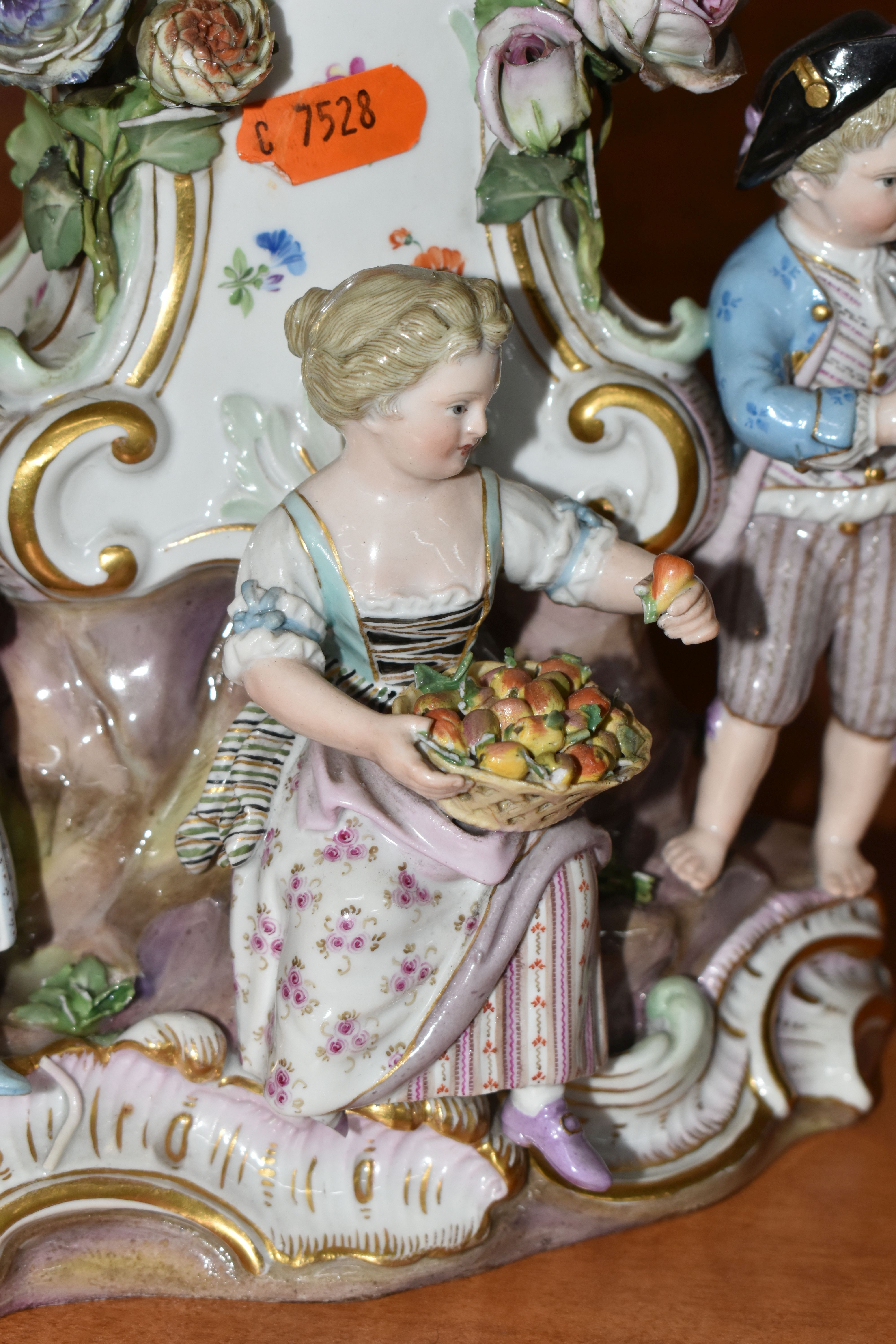 A LATE 19TH CENTURY MEISSEN PORCELAIN FIGURAL MANTEL CLOCK OF BALLOON SHAPE, mould no .572, with - Image 4 of 16