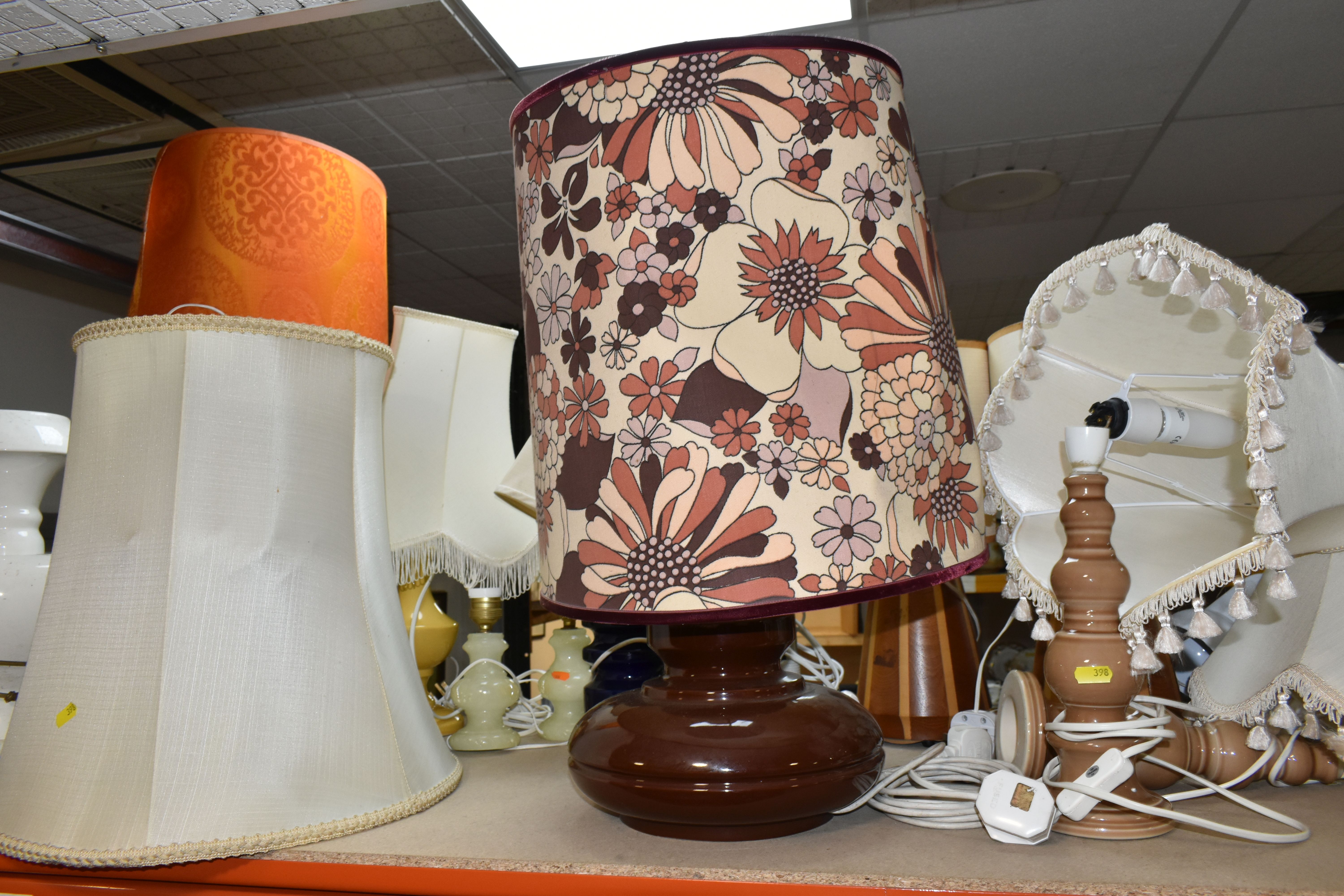 A SELECTION OF 20TH CENTURY LAMPS WITH LAMPSHADES IN A VARIETY OF STYLES, including two 'Lancroft' - Image 7 of 7