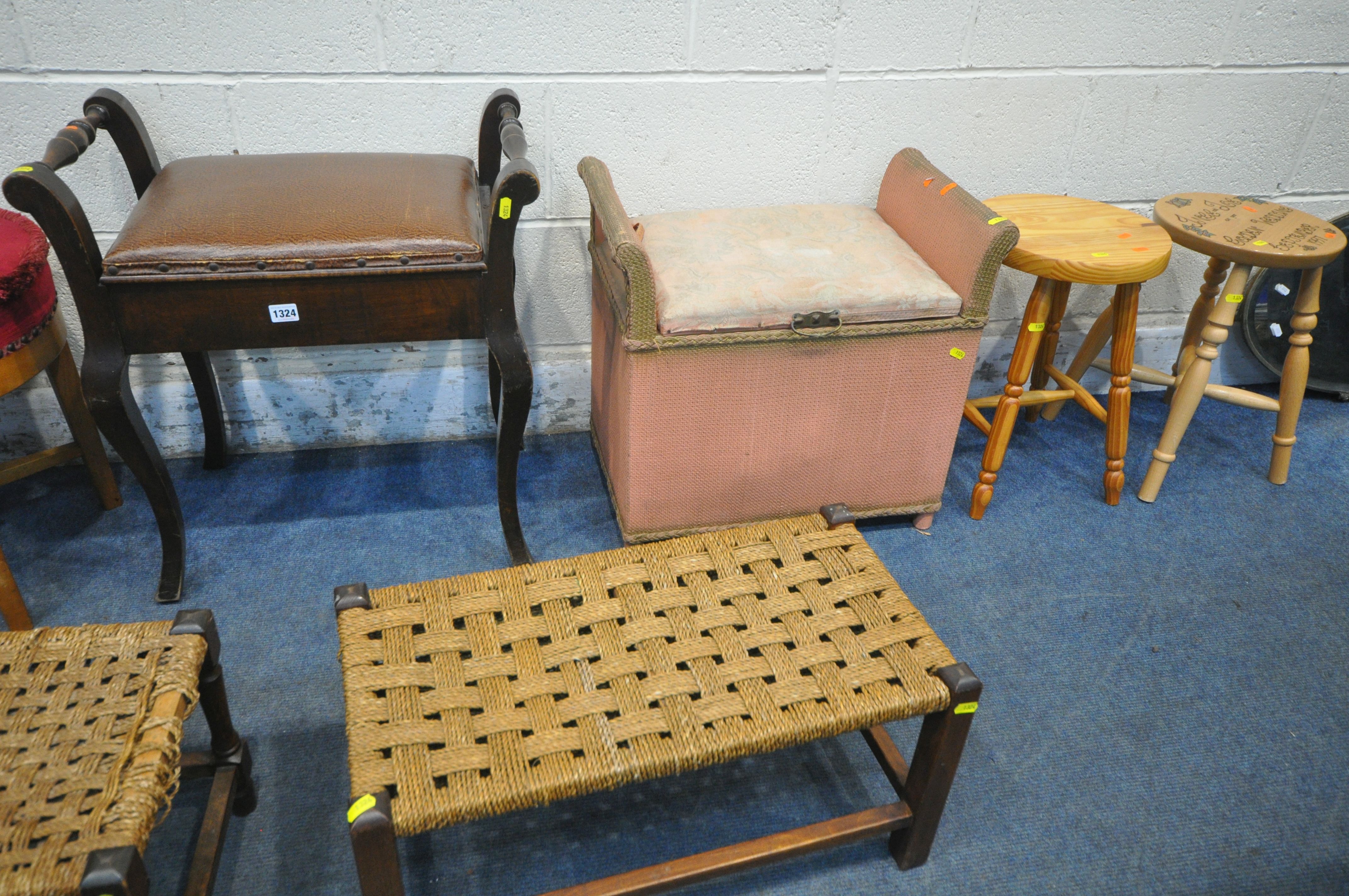 A SELECTION OF VARIOUS STOOLS, to include a piano stool, two cylindrical stools, two pine/beech - Bild 3 aus 4