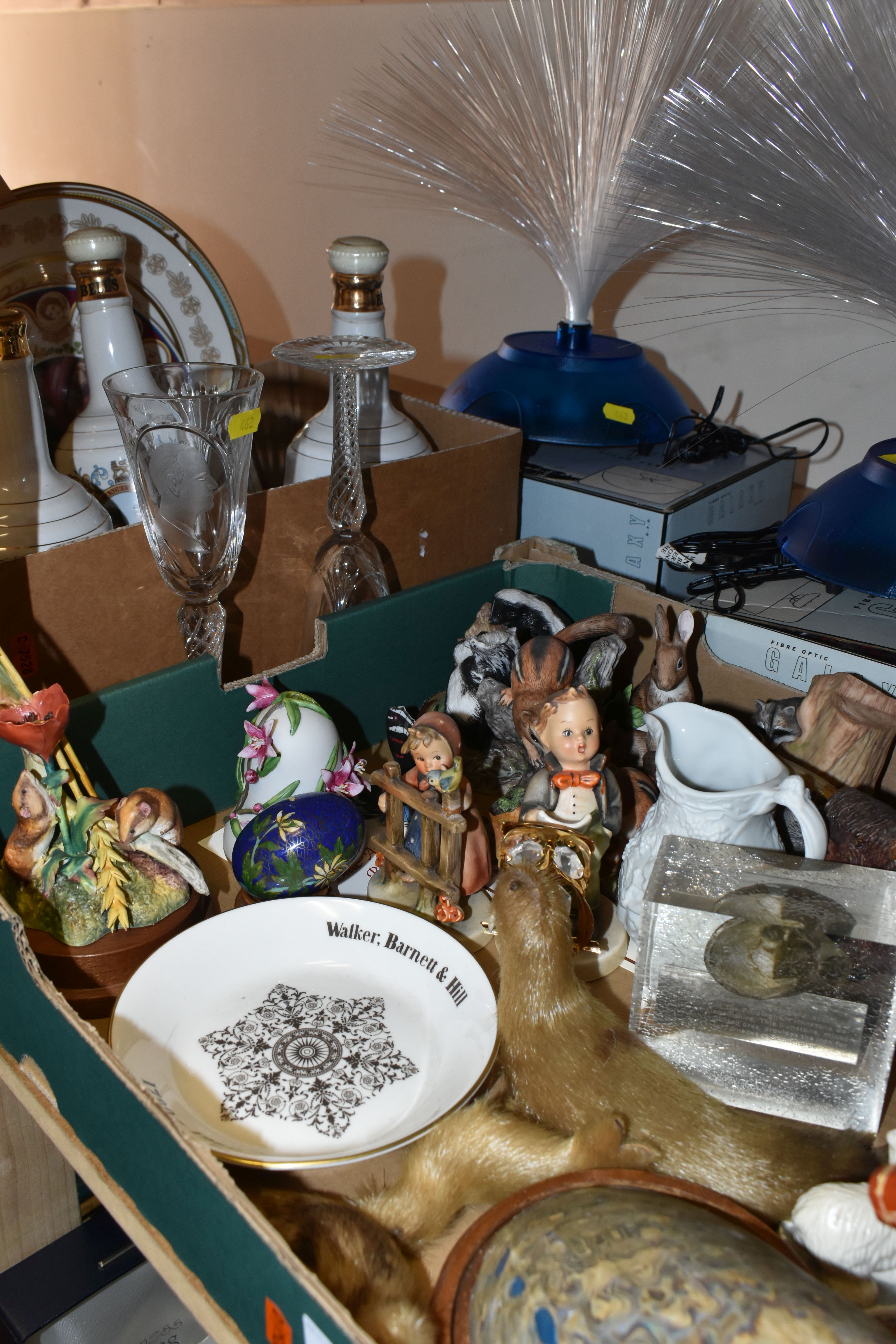 TWO BOXES AND LOOSE CERAMICS, FIBRE OPTIC LAMPS AND OTHER FIGURES, to include Hummel Soloist no - Image 4 of 5