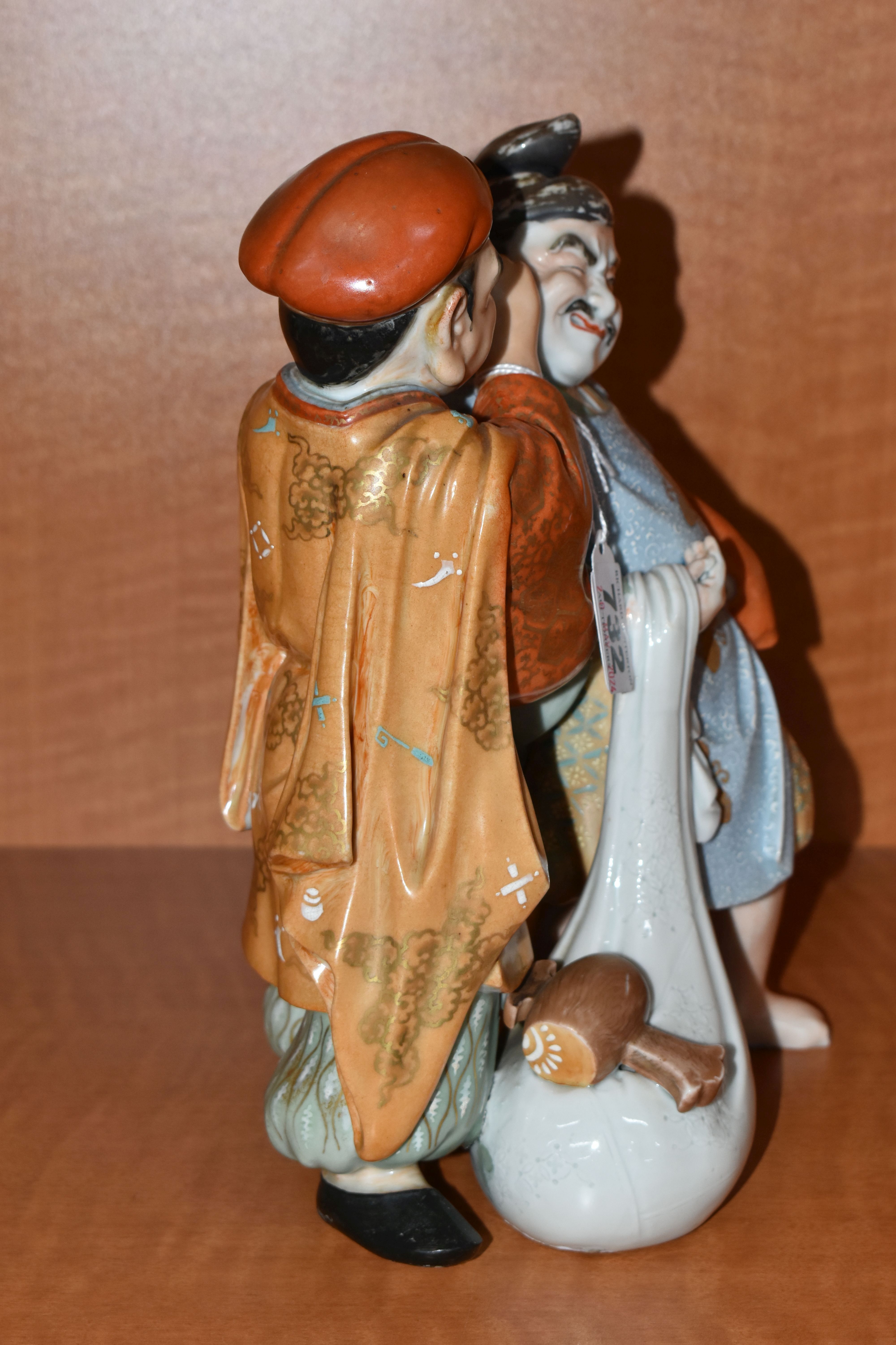 A LATE 19TH / EARLY 20TH CENTURY JAPANESE PORCELAIN FIGURE GROUP OF TWO MEN, one holding a carp - Image 3 of 9