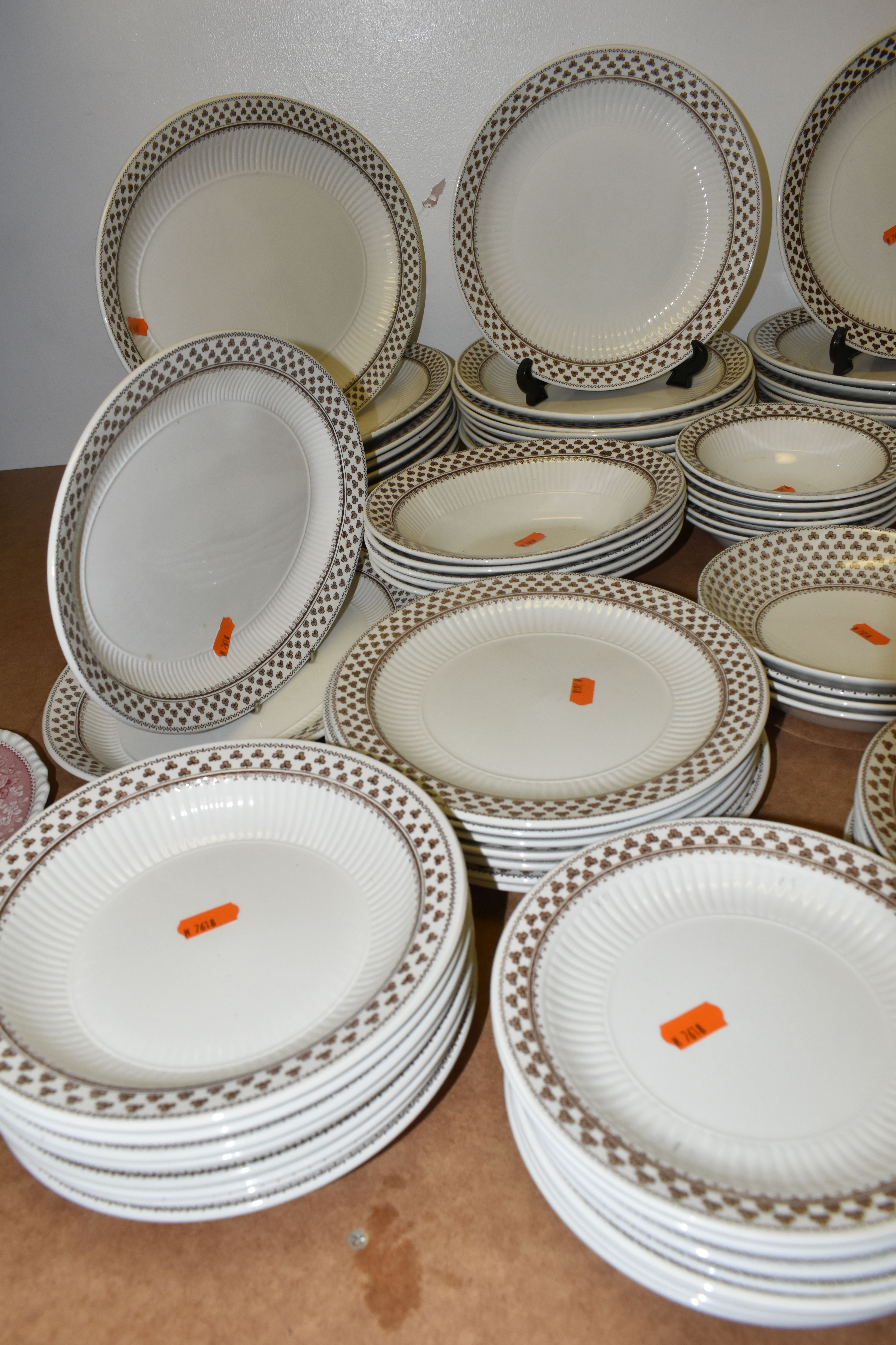 A LARGE QUANTITY OF 'ADAMS' IRONSTONE IN TRADITIONAL BLUE AND WHITE ORIENTAL DESIGNS AND A DINNER - Image 5 of 8