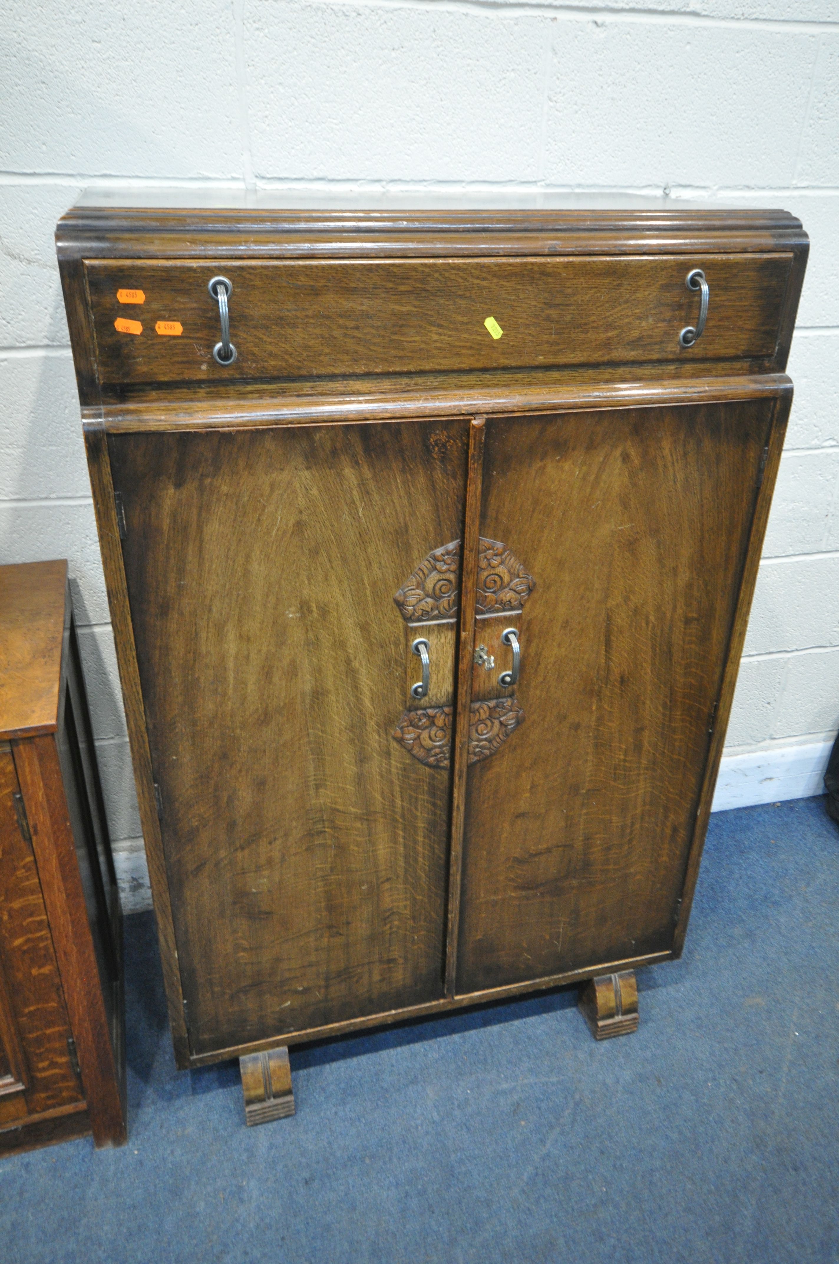 AN OAK TWO DOOR CUPBOARD, with carved foliate panels, width 100cm x depth 49cm x height 75cm, - Image 4 of 4