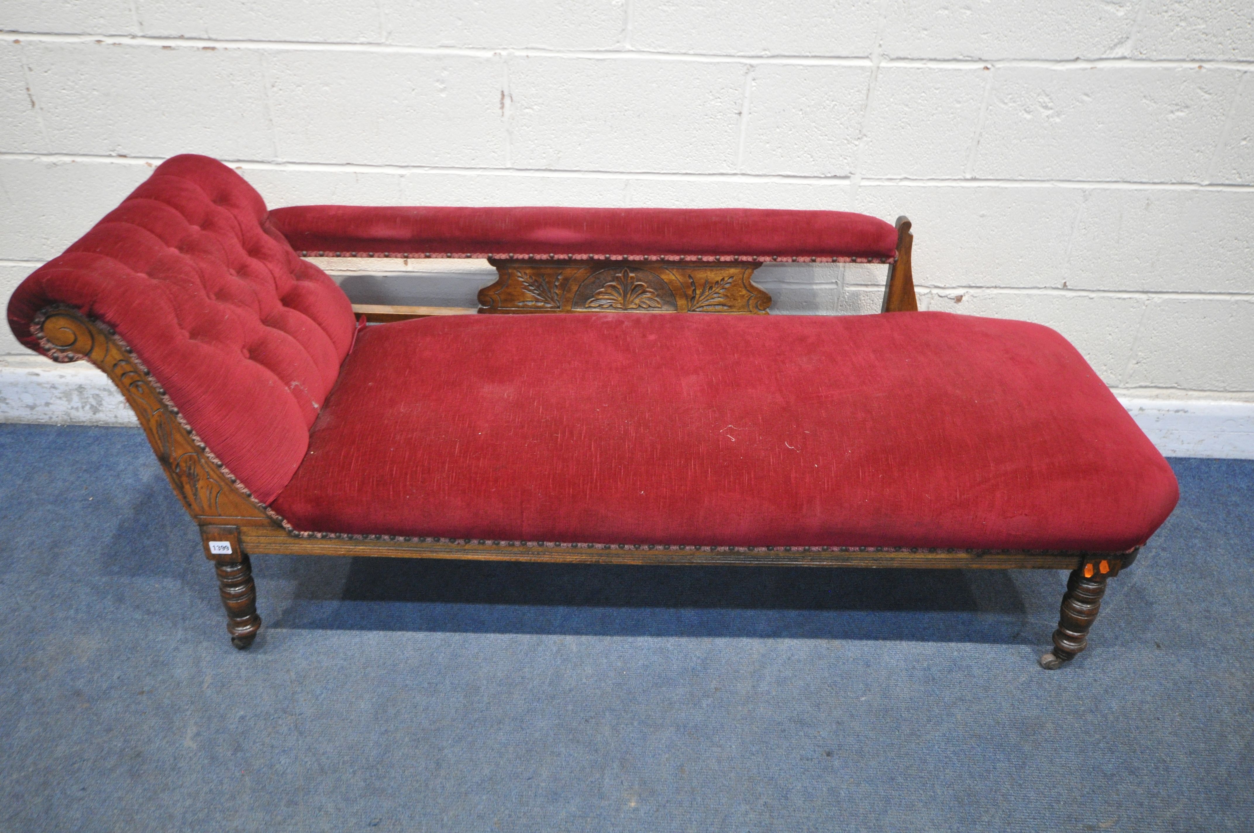 AN EDWARDIAN MAHOGANY CHAISE LONGUE, with buttoned fabric, length 172cm x depth 60cm x height
