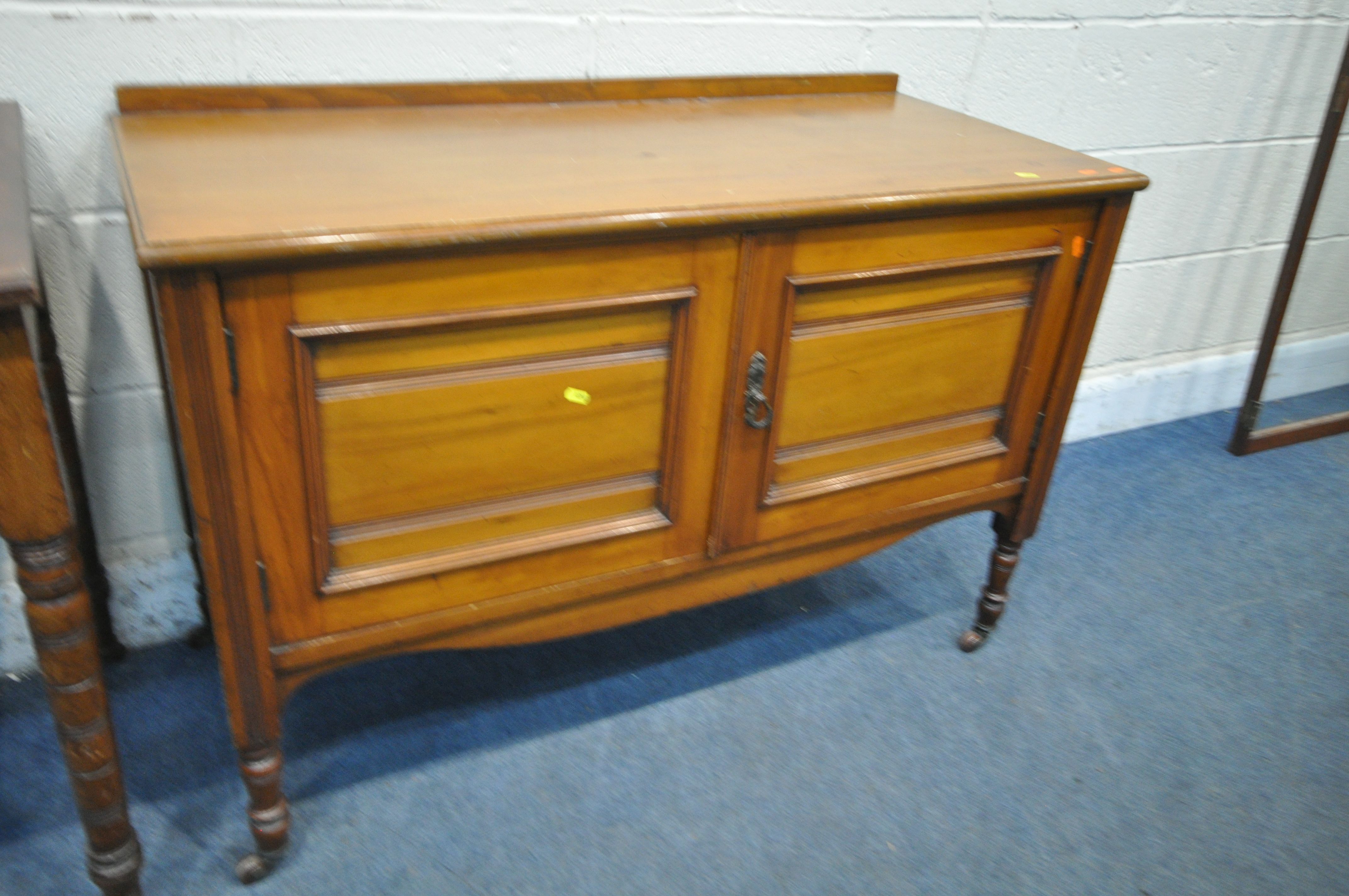 AN EDWARDIAN WALNUT TWO DOOR WASHSTAND, width 111cm x depth 50cm x height 75cm, along with an - Bild 2 aus 4