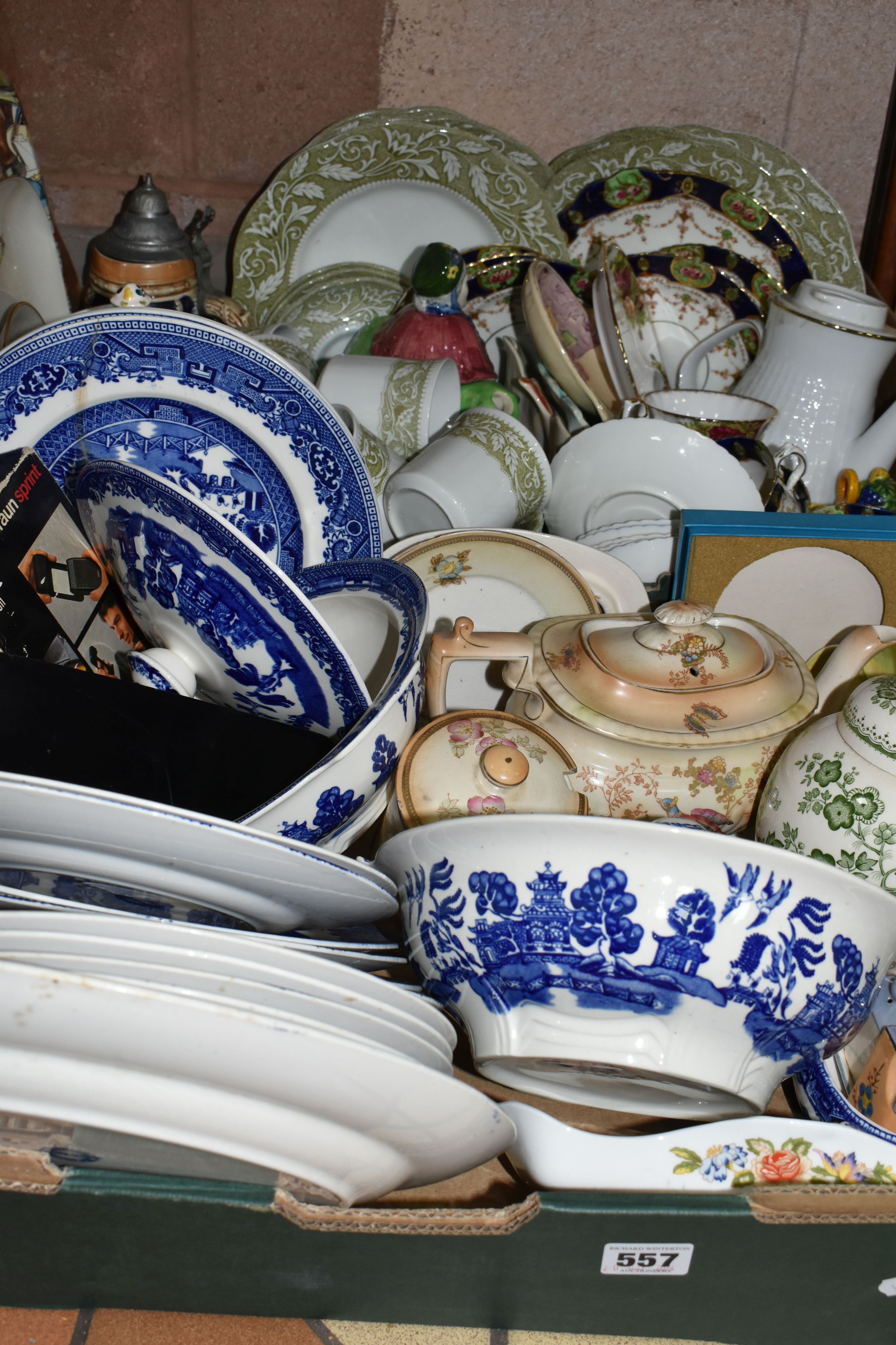 TWO BOXES OF CERAMICS, to include a twenty two piece Willow pattern part dinner service by Alfred