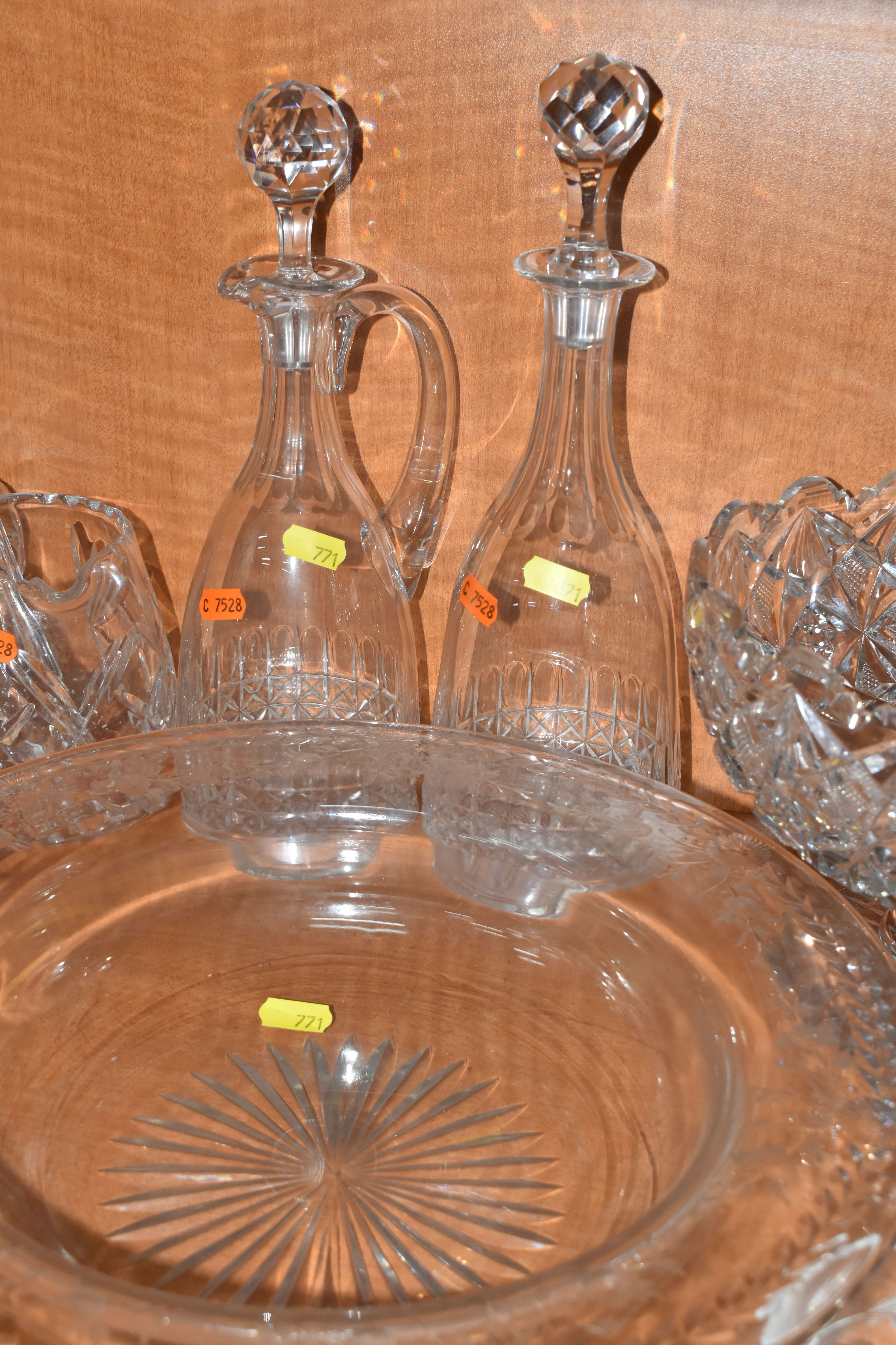 A COLLECTION OF GLASSWARE, including a Swarovski owl, a small Royal Brierly bowl, an Atlantis - Bild 4 aus 8