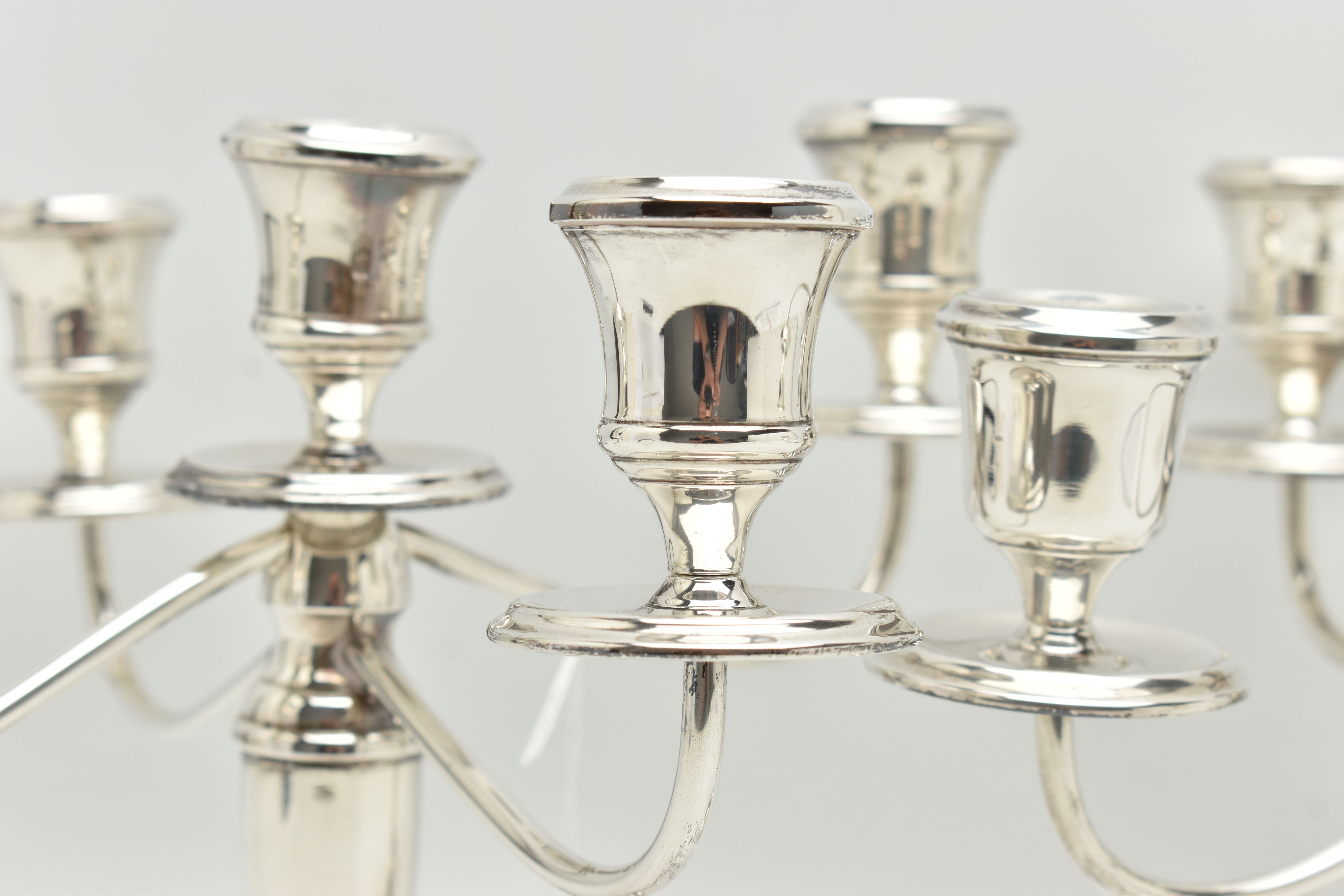 A PAIR OF ELIZABETH II SILVER FIVE LIGHT CANDELABRAS, baluster stems, stepped circular loaded - Bild 3 aus 9