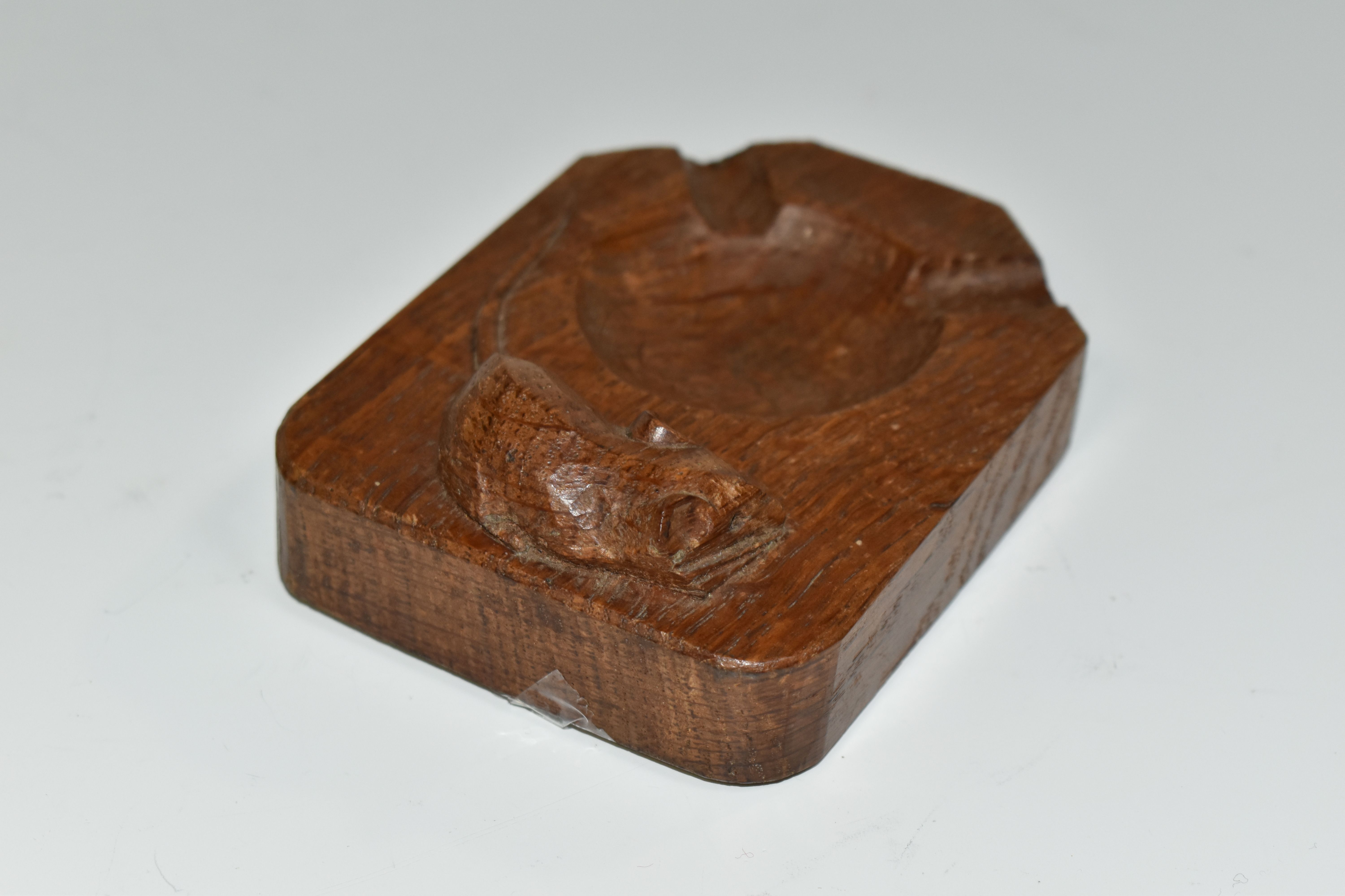 A ROBERT THOMPSON OF KILBURN 'MOUSEMAN' OAK ASHTRAY, carved with signature mouse, length 10cm x - Bild 3 aus 4