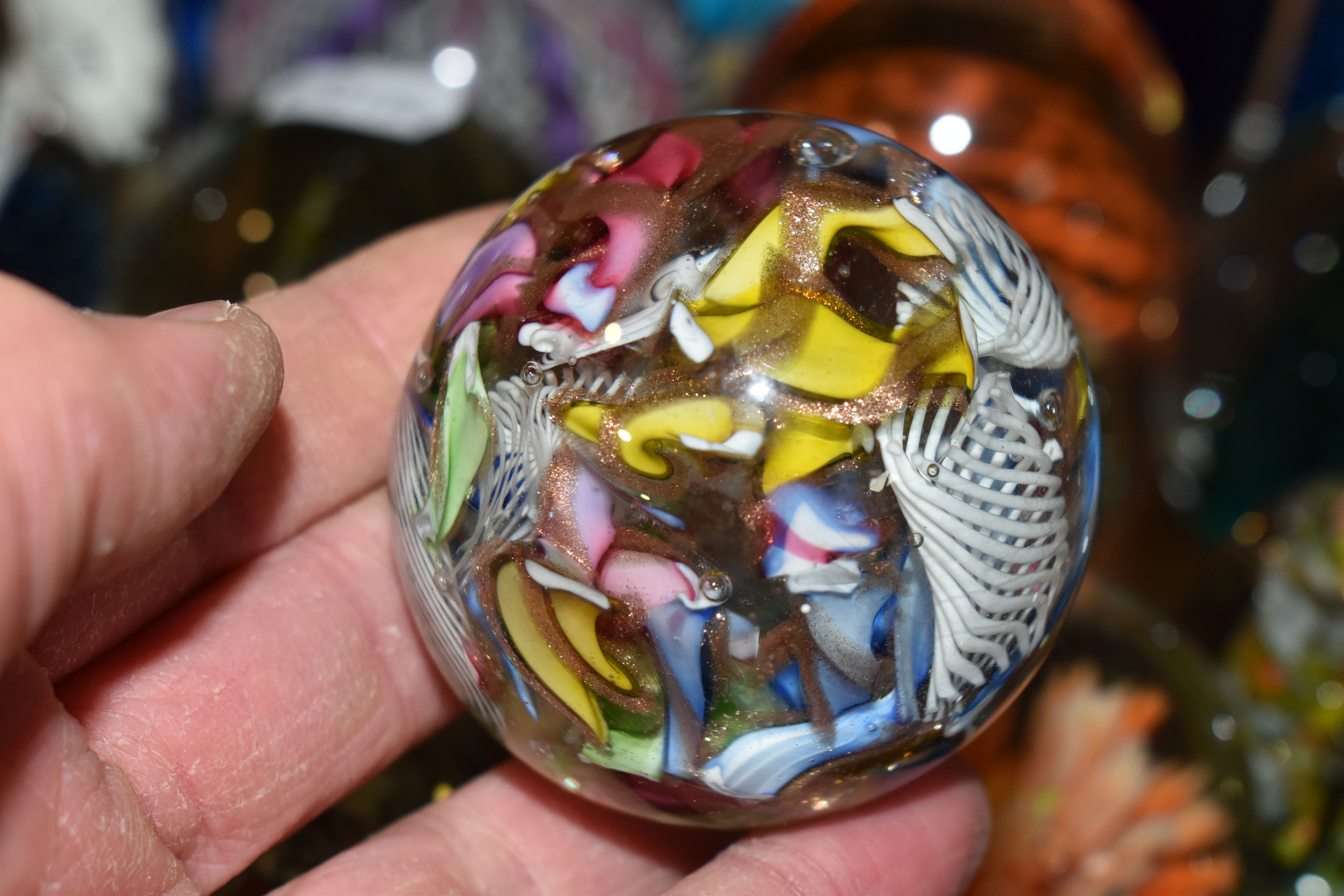 TWENTY EIGHT PAPERWEIGHTS, including millefiori, latticino, controlled bubbles, faceted, metallic - Image 10 of 14