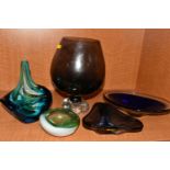 FIVE PIECES OF SECOND HALF 20TH CENTURY COLOURED GLASS, including a Mdina fish vase, dated 1979 to