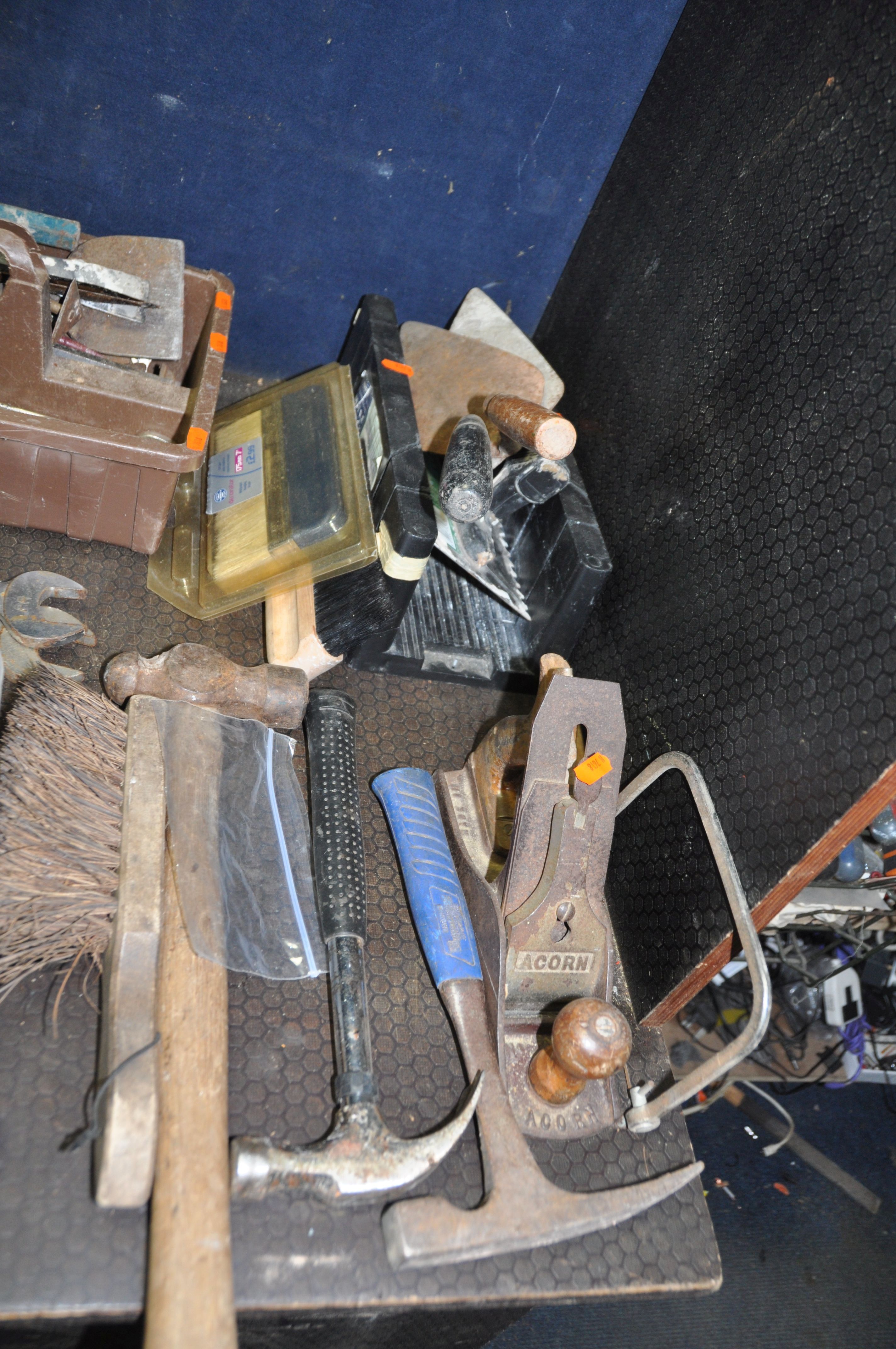 A PLASTIC BOX, A TOOLBOX AND A TRAY CONTAINING HAND TOOLS including an Acorn No 4 1/2 plane, a Moore - Image 2 of 8