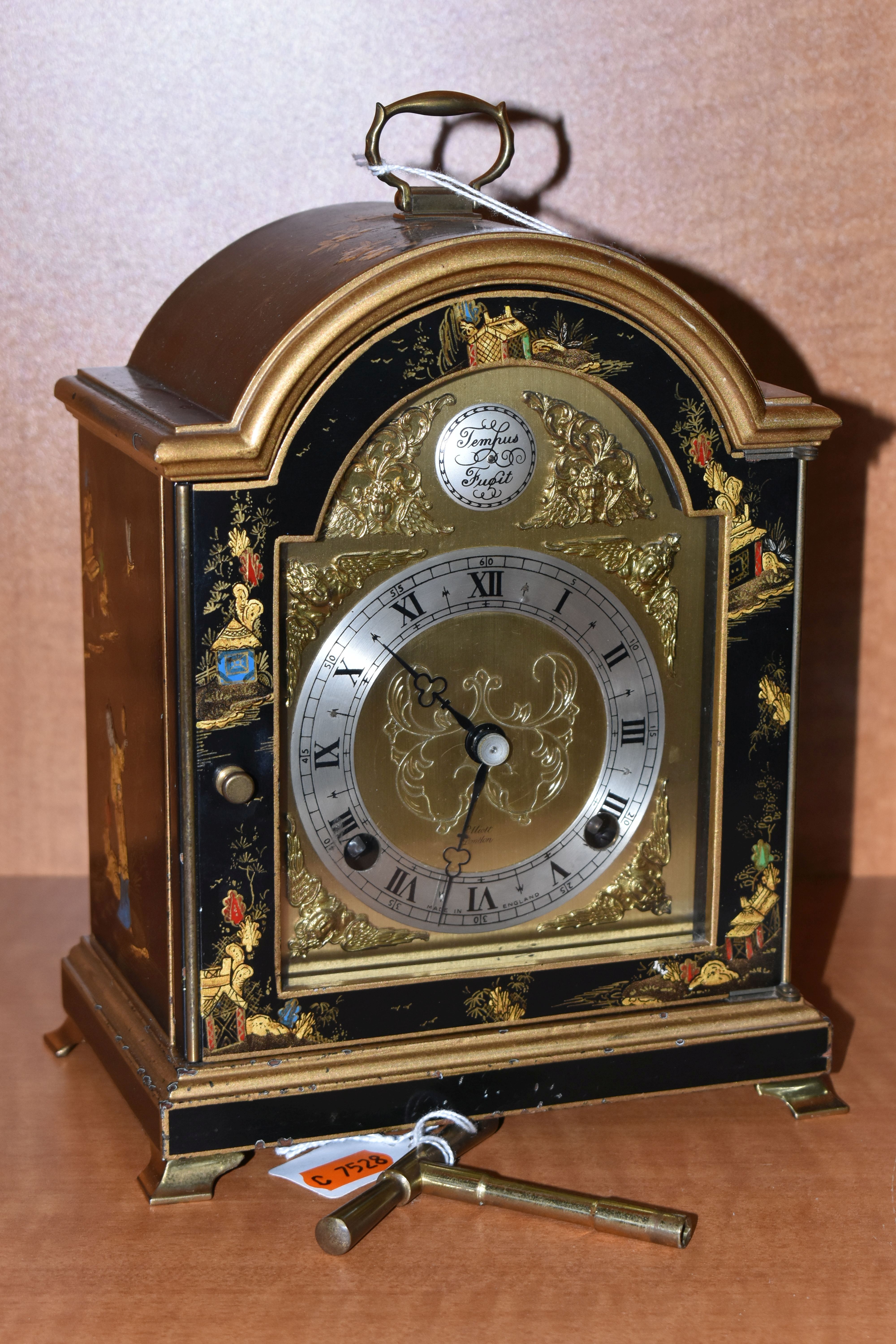 A MODERN ELLIOTT OF LONDON LACQUERED MANTEL CLOCK WITH CHINOISERIE DECORATION, with carrying