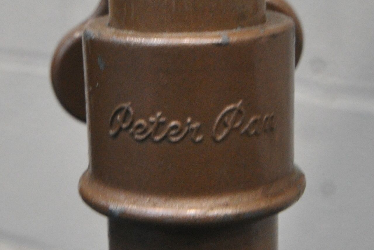 A MID CENTURY 'PETER PAN' BAKELITE TELESCOPIC LITERARY MACHINE, with tilting surface, tubular - Image 5 of 7