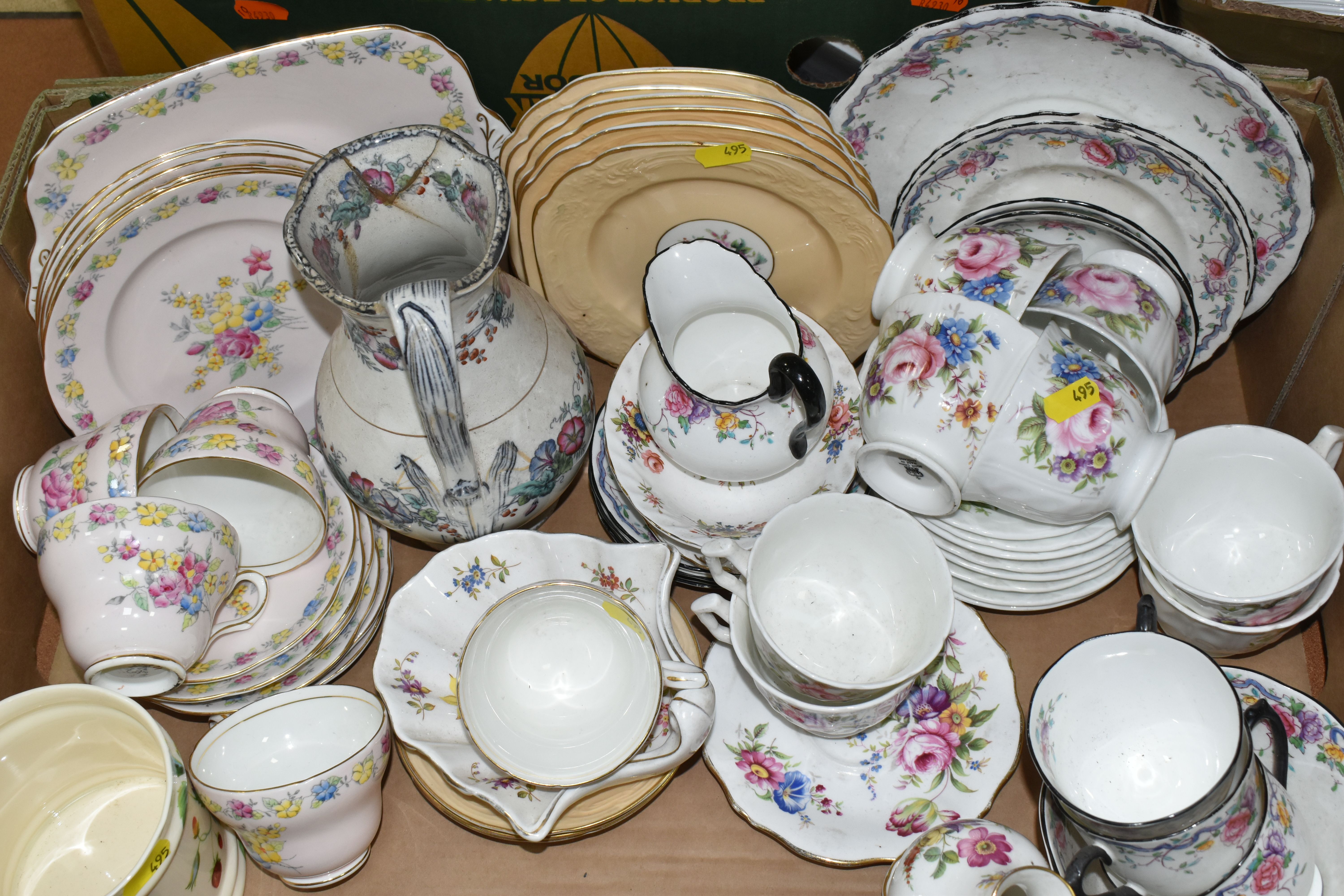THREE BOXES AND LOOSE CERAMIC TEA AND DINNER WARE, to include a 'Portmeirion Botanic Garden' serving - Image 3 of 5