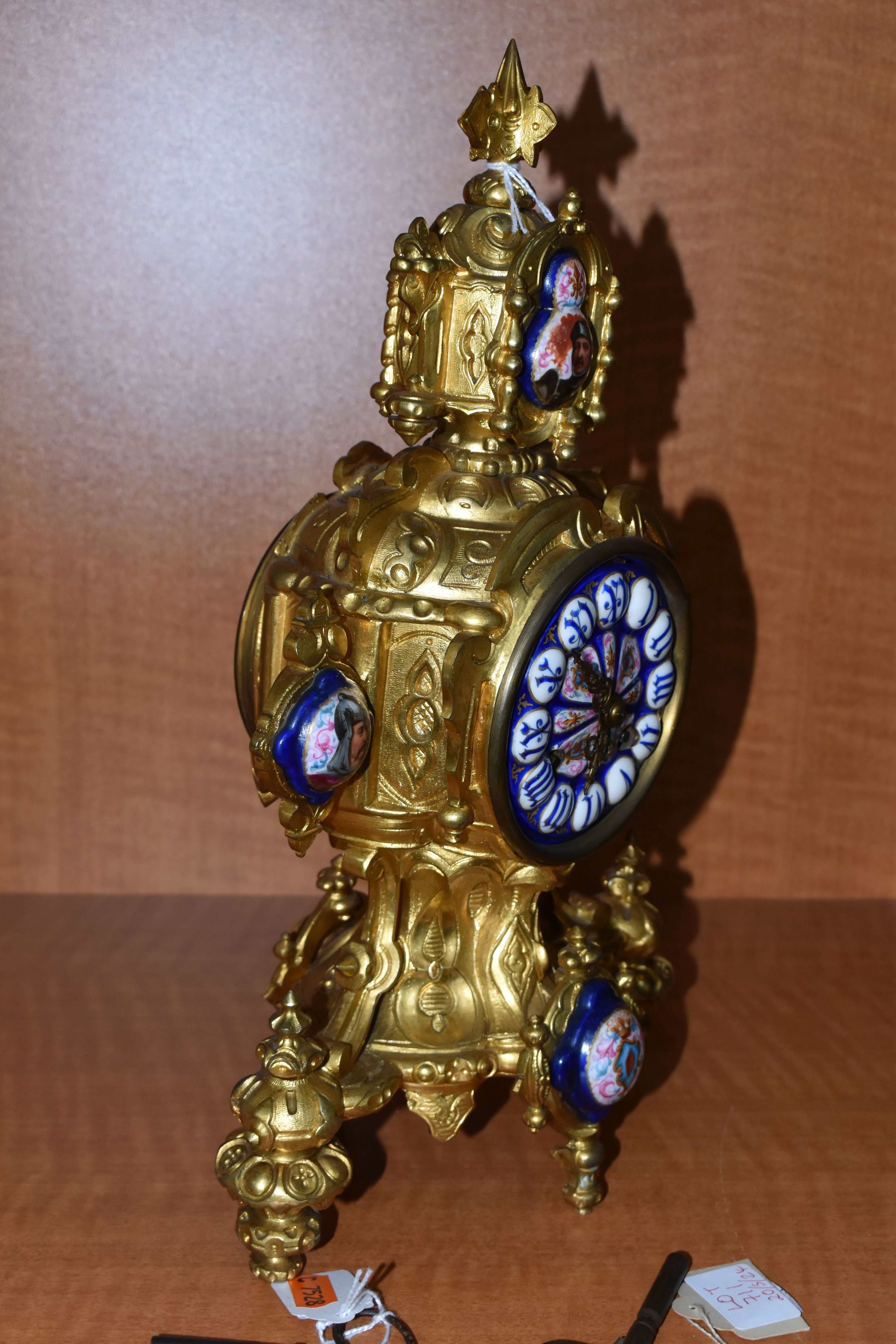 A LATE 19TH CENTURY GILT METAL AND PORCELAIN MOUNTED MANTEL CLOCK, the porcelain dial with Roman - Image 8 of 12