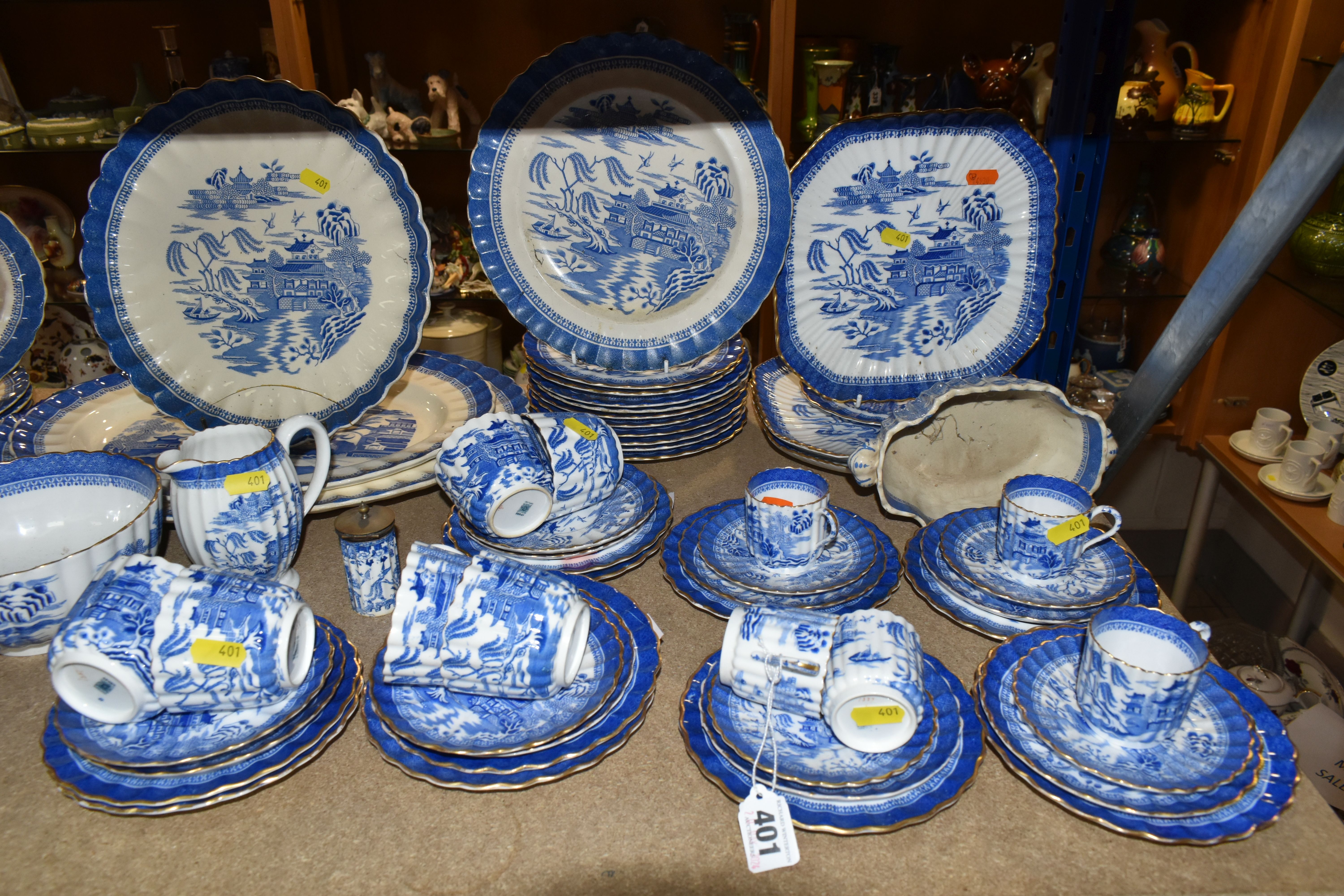A VARIETY OF SPODE COPELAND 'MANDARIN BLUE WILLOW, DINNERWARE, including six tea cups and six - Image 2 of 10