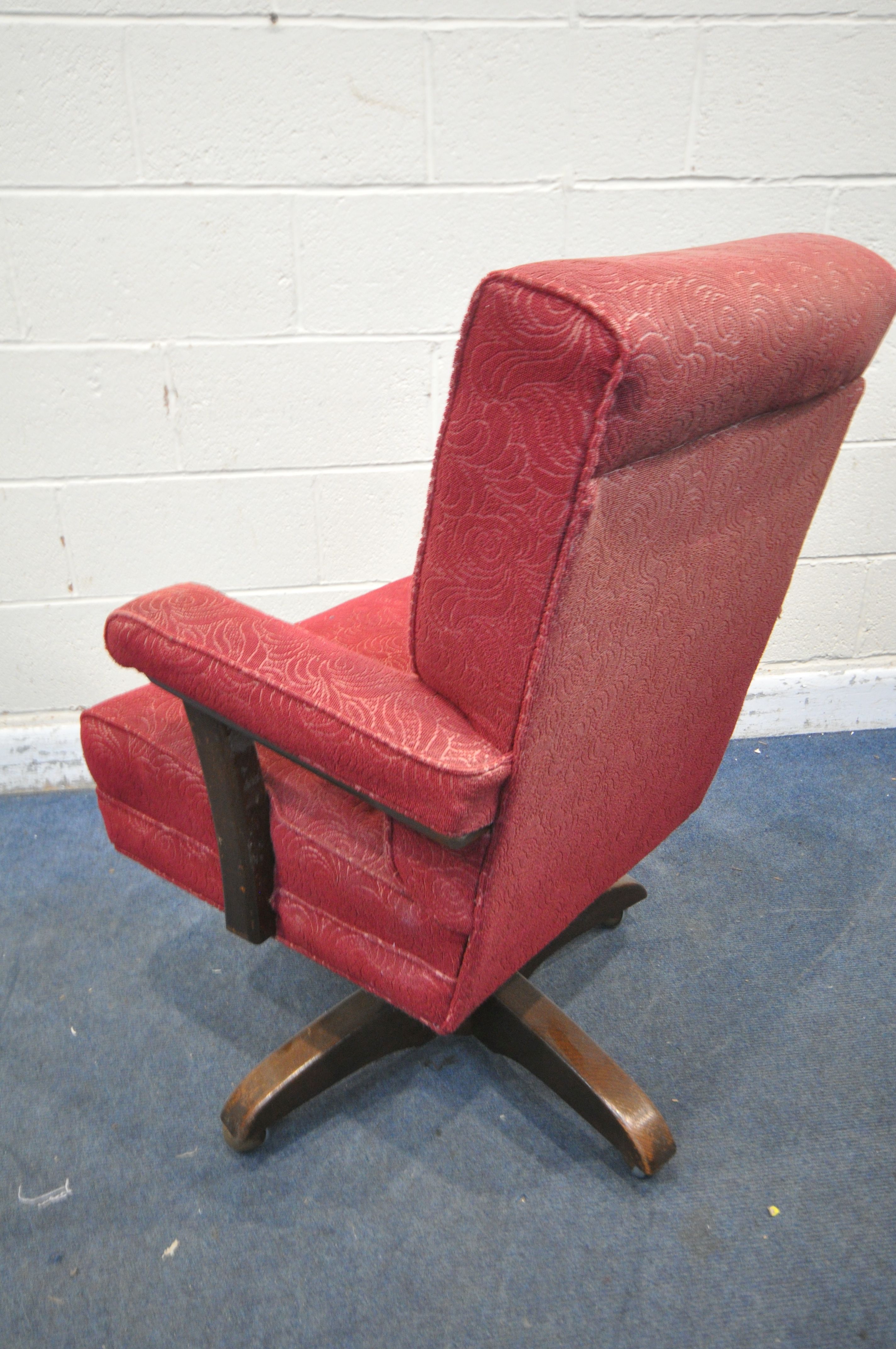 A 1940'S OAK SWIVEL CHAIR, on casters (condition report: worn fabric) - Image 2 of 3